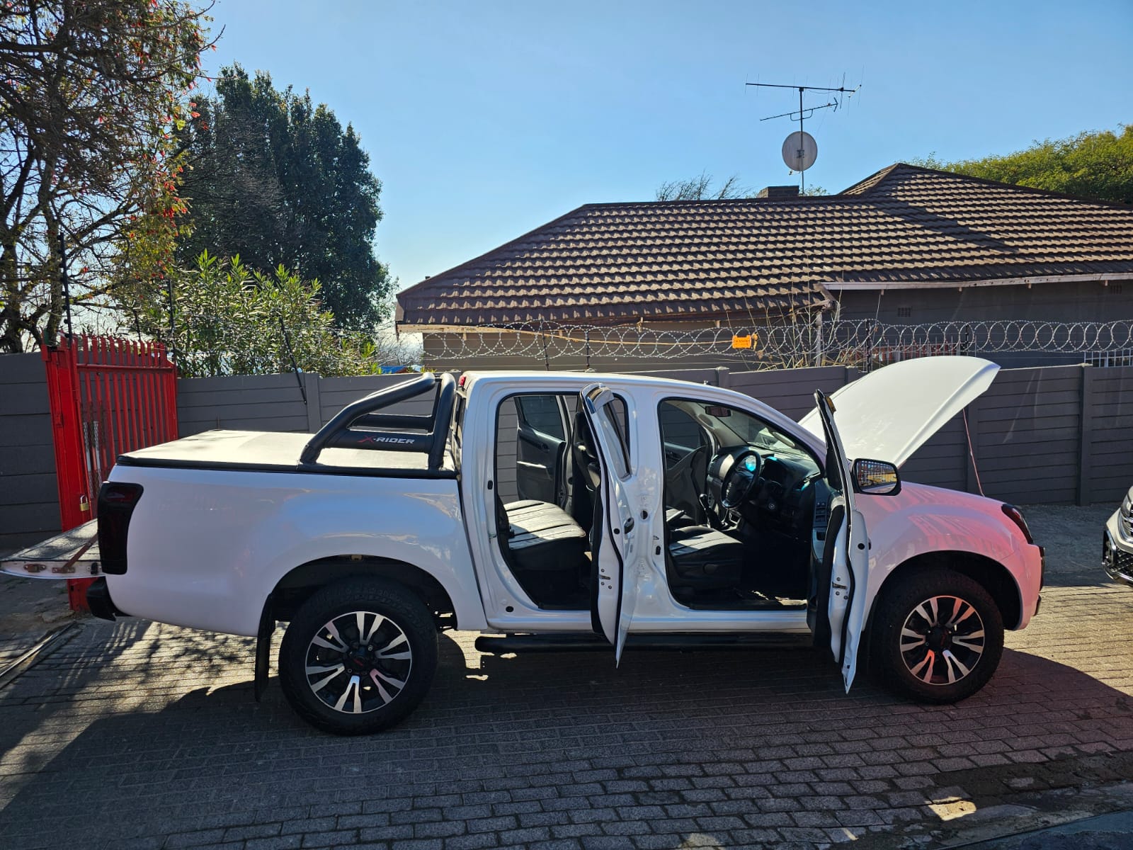 2018 Isuzu X-Rider KB250