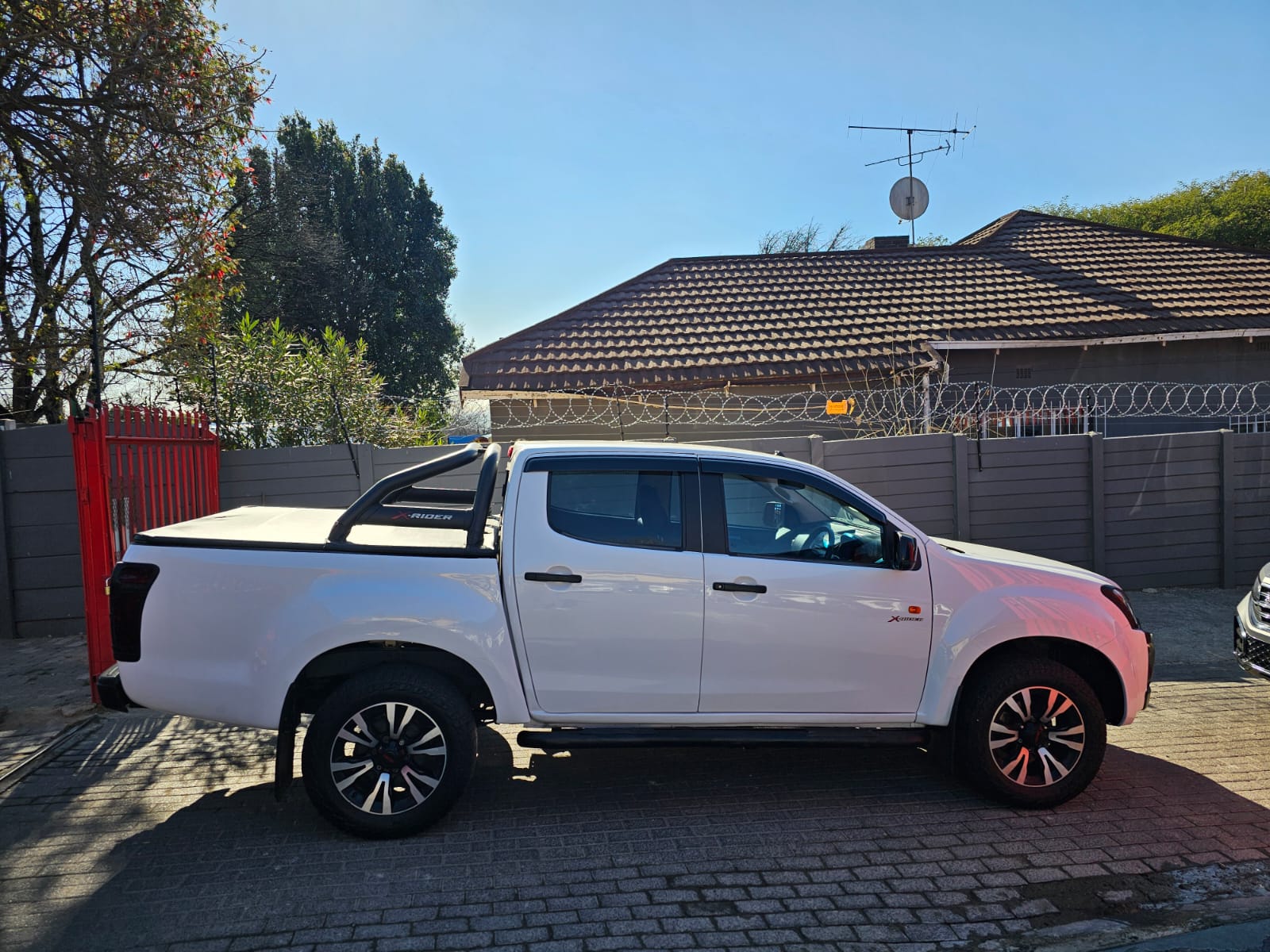 2018 Isuzu X-Rider KB250