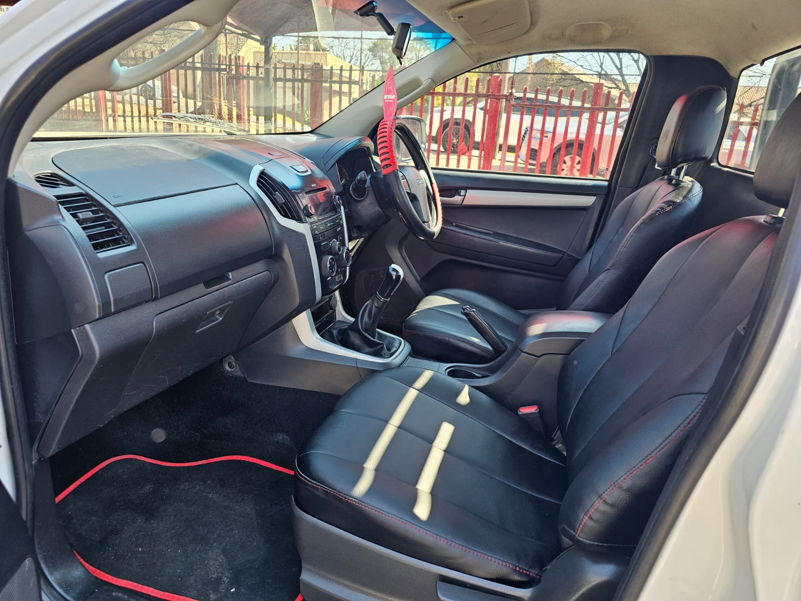 2015 Isuzu D-Teq KB300