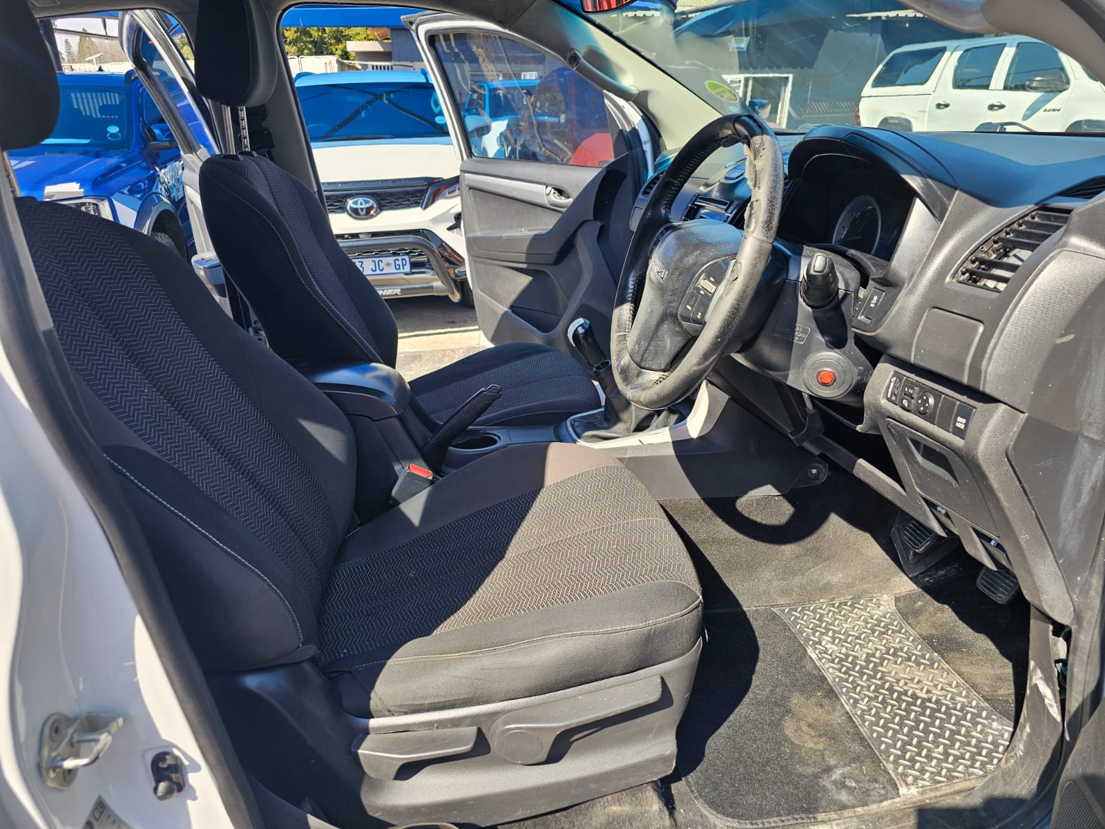 2017 Isuzu D-Teq KB300