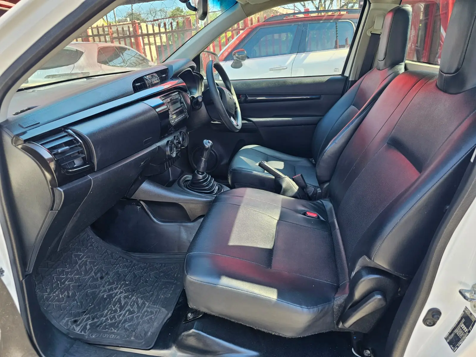 2017 Toyota Hilux 2.4GD - Image 9