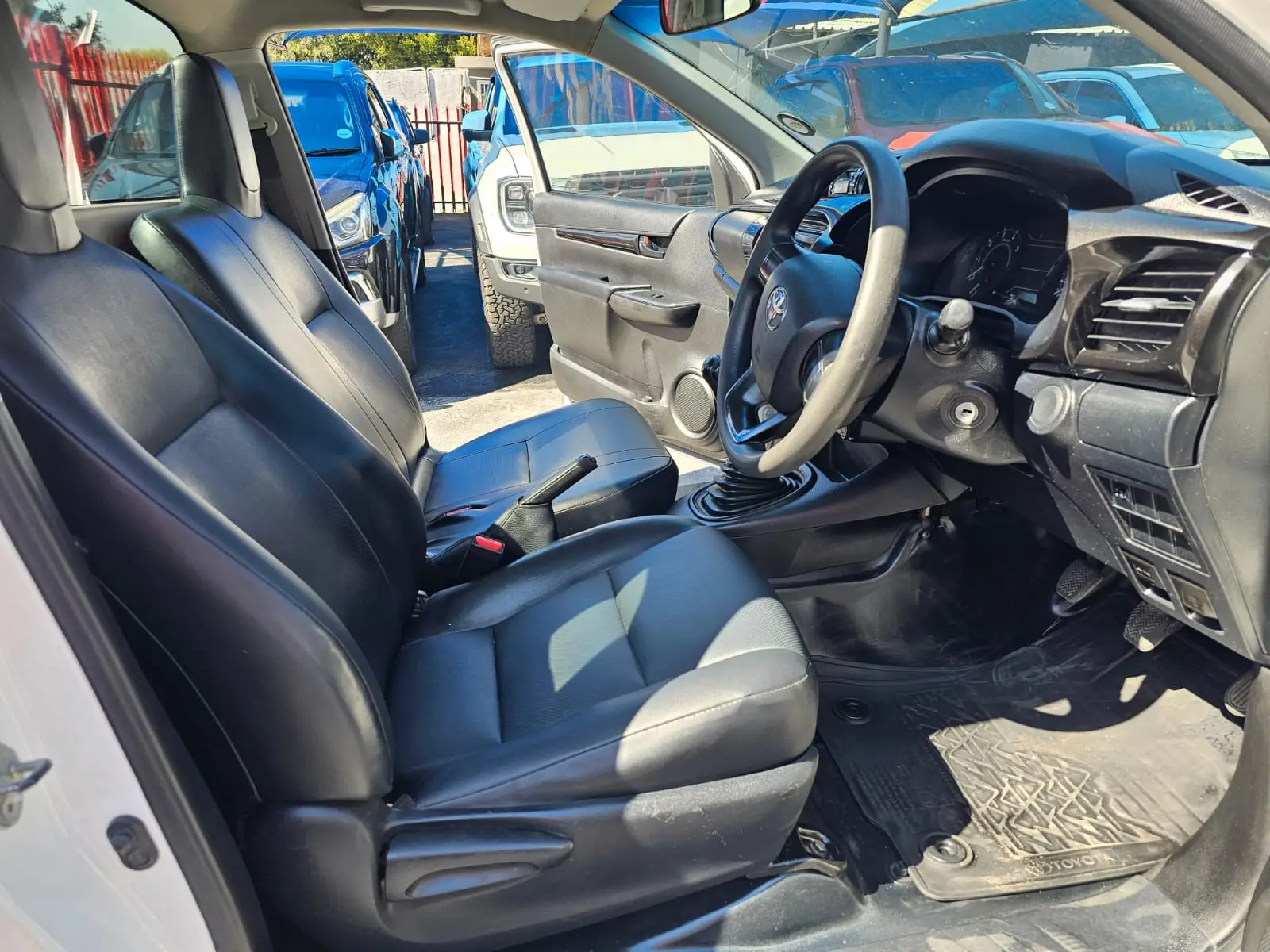 2017 Toyota Hilux 2.4GD - Image 10