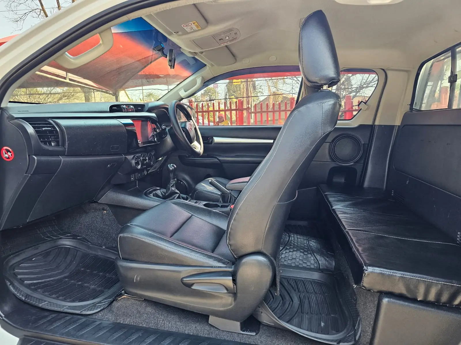 2020 Toyota Hilux 2.4GD-6 Xtra cab SRX - Image 15