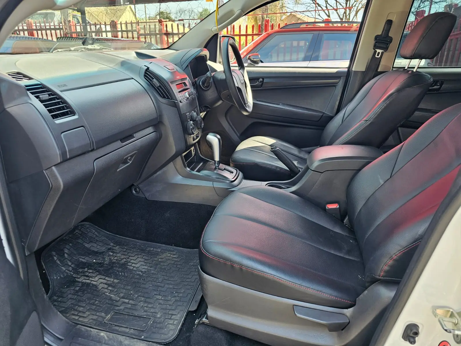 2021 Isuzu KB KB300 - Image 13