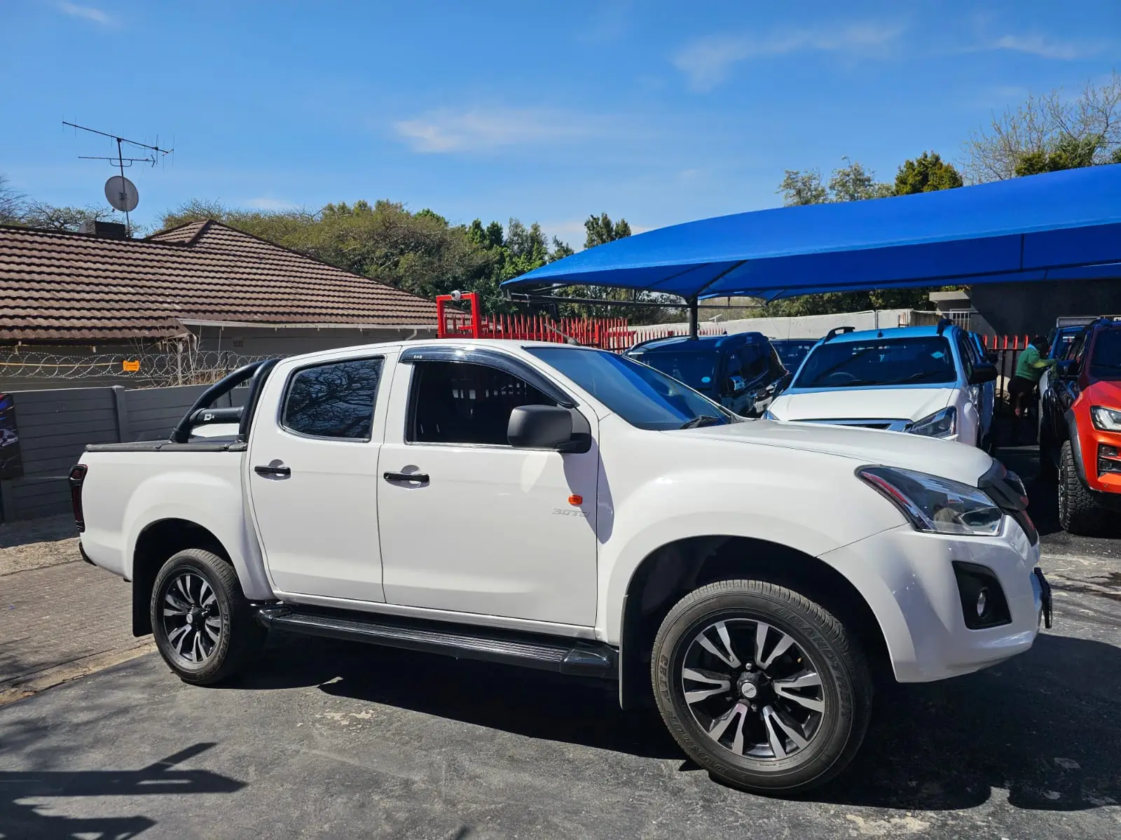 2021 Isuzu KB KB300 - Image 1
