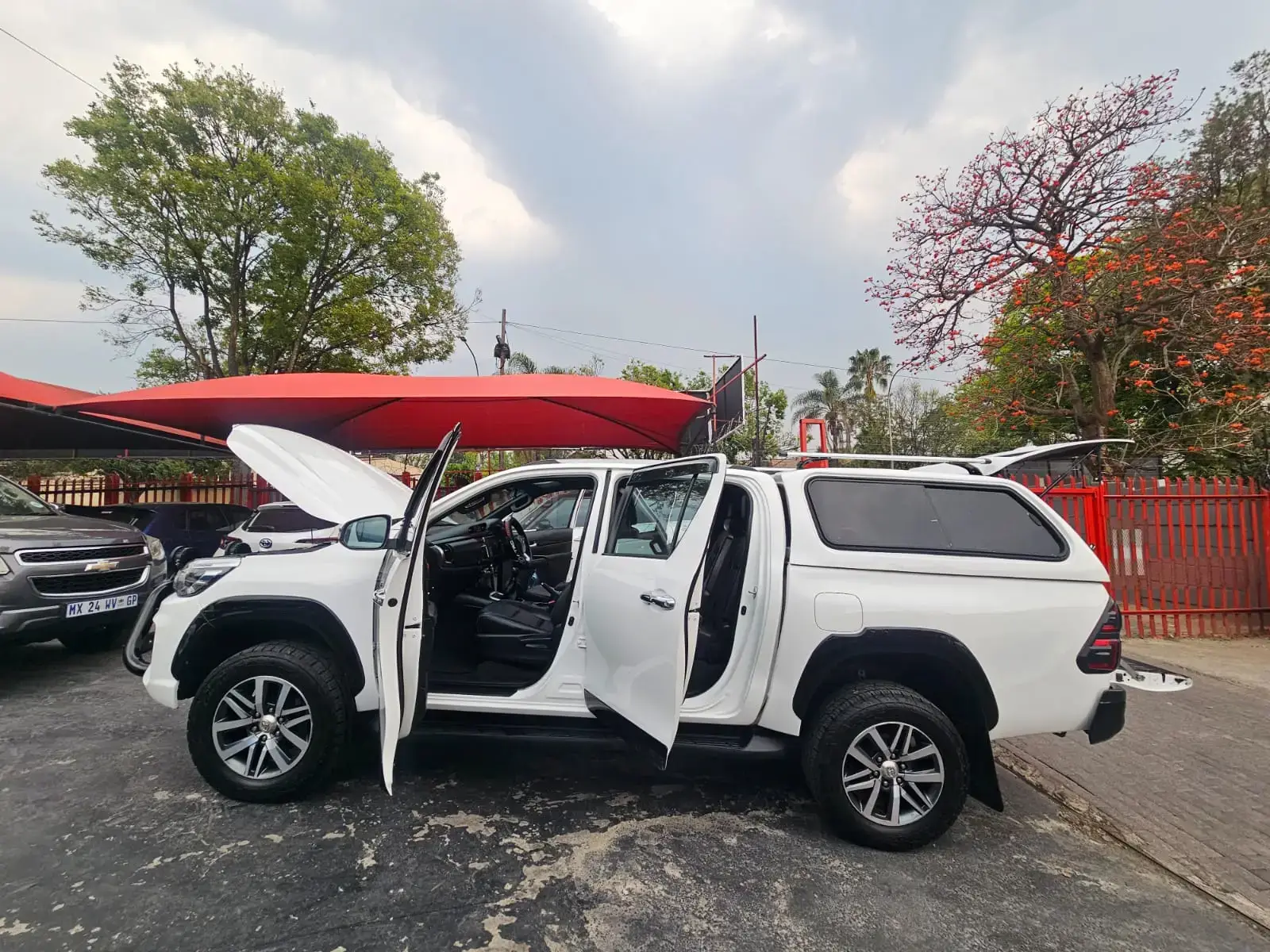 2017 Toyota Hilux 2.8GD-6 - Image 24
