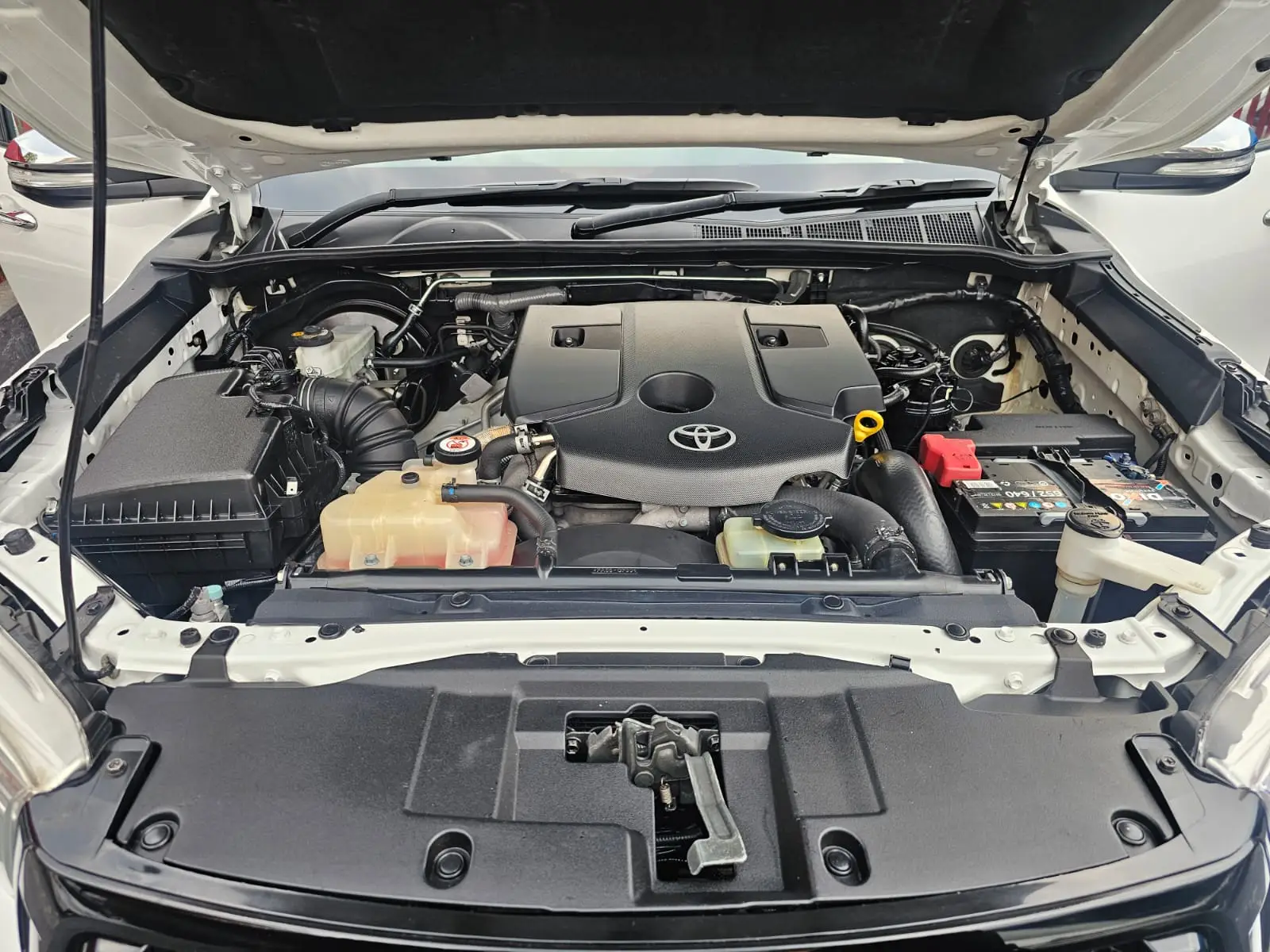 2017 Toyota Hilux 2.8GD-6 - Image 17