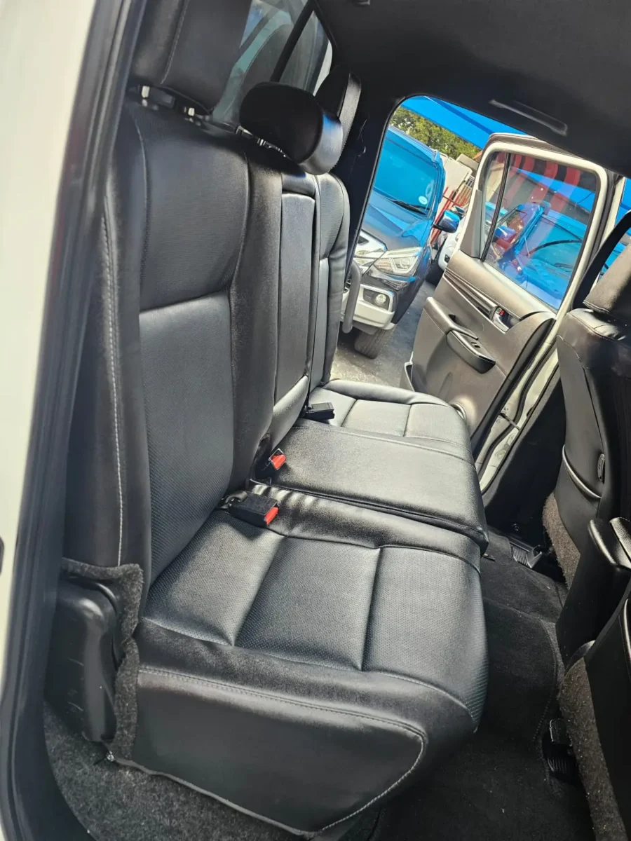 2017 Toyota Hilux 2.8GD-6 - Image 13