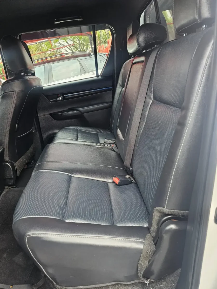 2017 Toyota Hilux 2.8GD-6 - Image 10