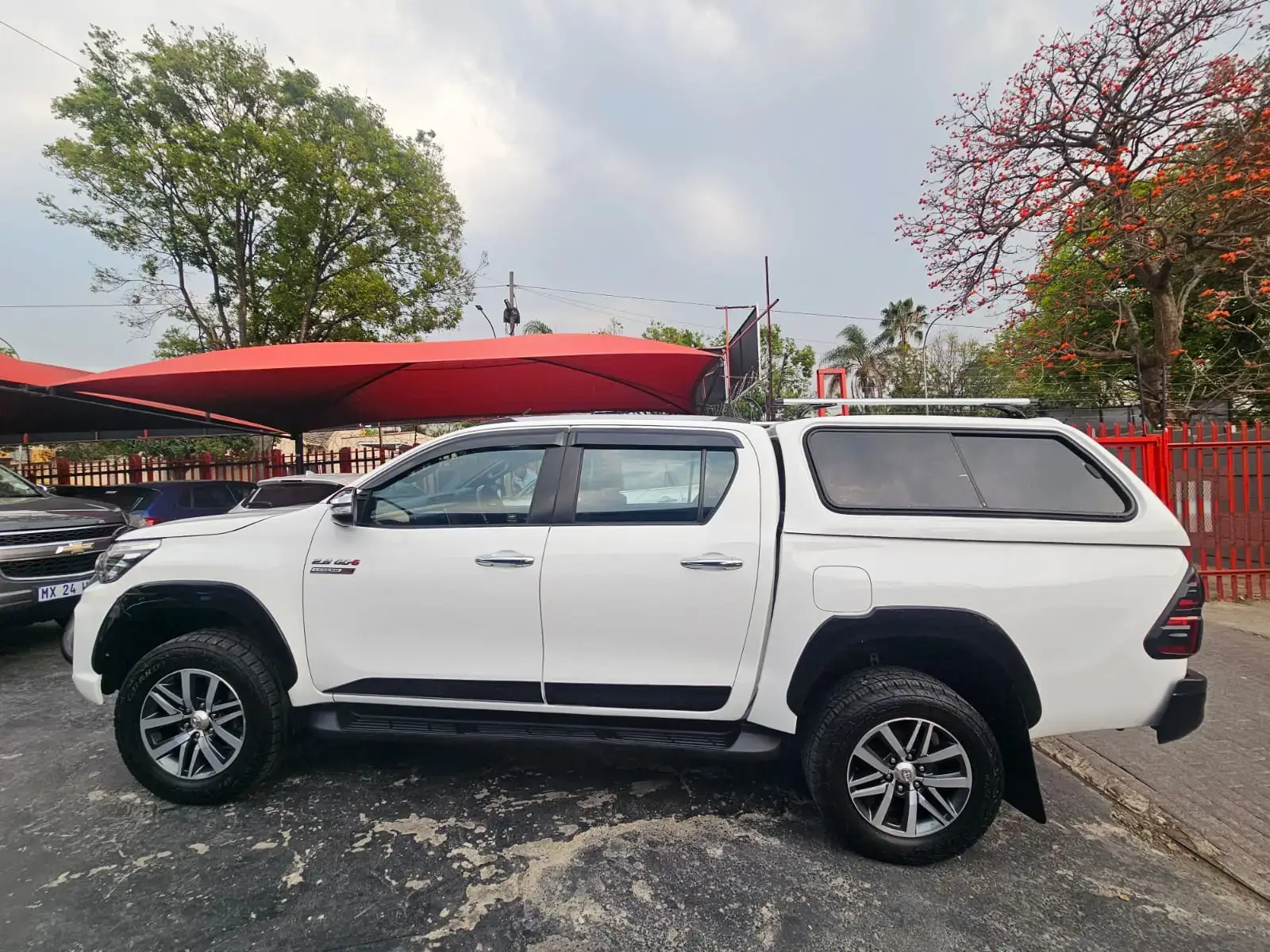 2017 Toyota Hilux 2.8GD-6 - Image 6