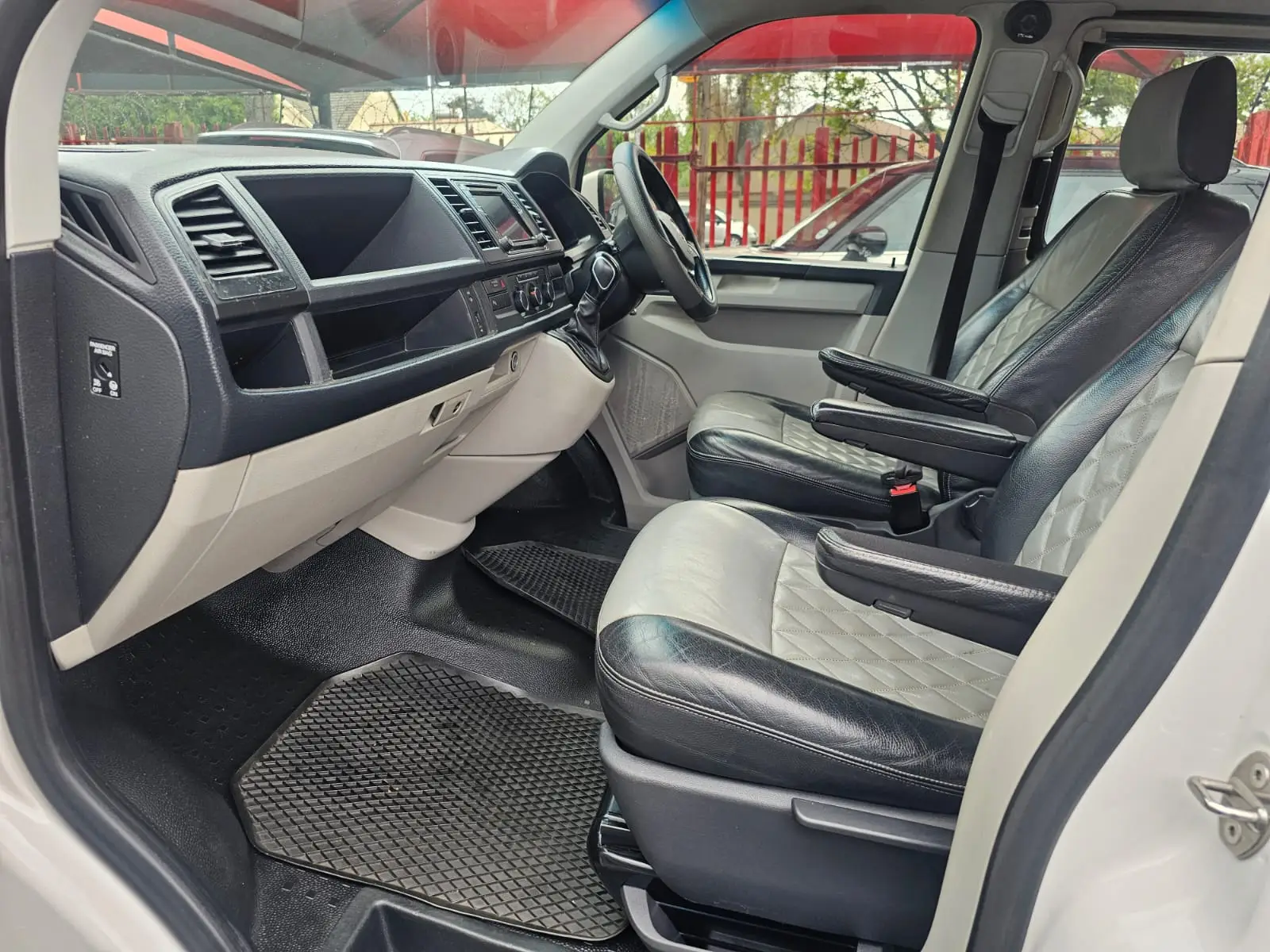 2019 Volkswagen Transporter Panel Van LWB Auto 2.0TDi - Image 14