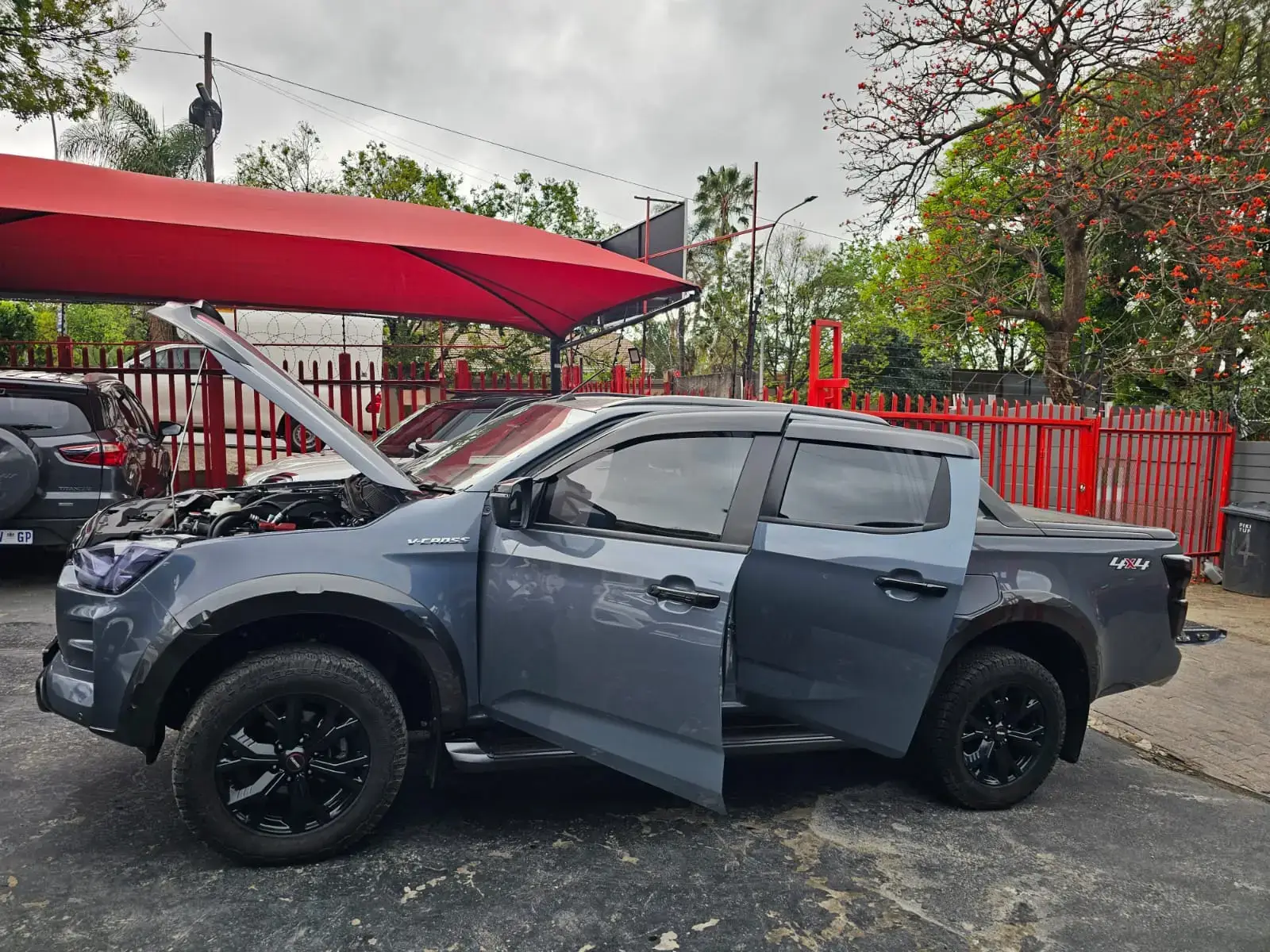 2025 Isuzu D-Max 3.0TD Double Cab V-Cross 4x4 - Image 17