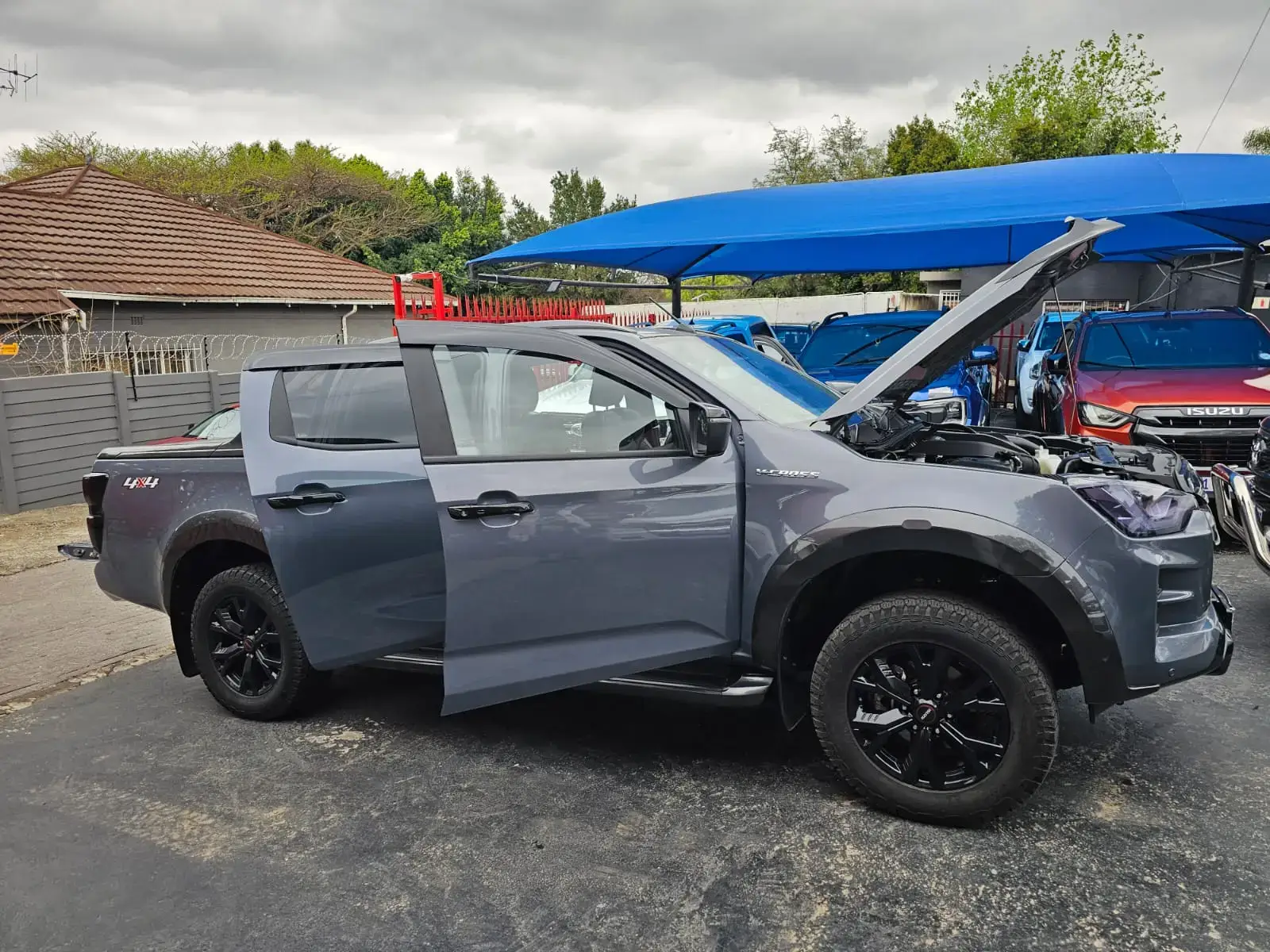 2025 Isuzu D-Max 3.0TD Double Cab V-Cross 4x4 - Image 17