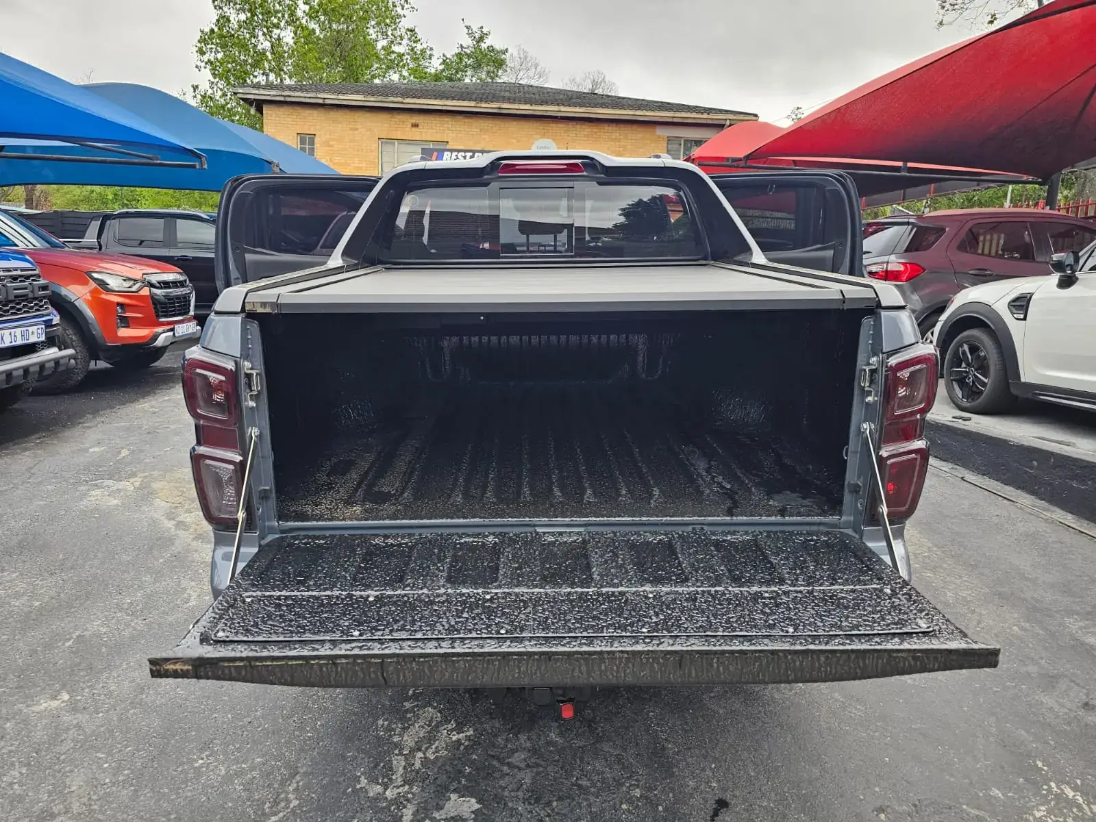 2025 Isuzu D-Max 3.0TD Double Cab V-Cross 4x4 - Image 21