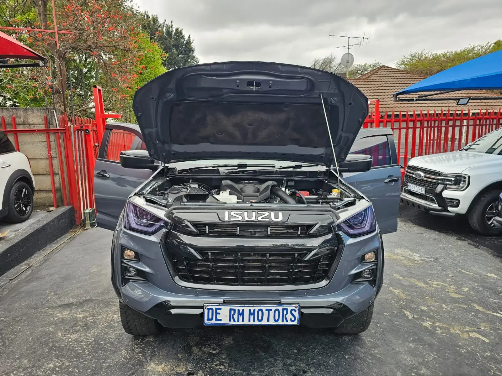 2025 Isuzu D-Max 3.0TD Double Cab V-Cross 4x4 - Image 17