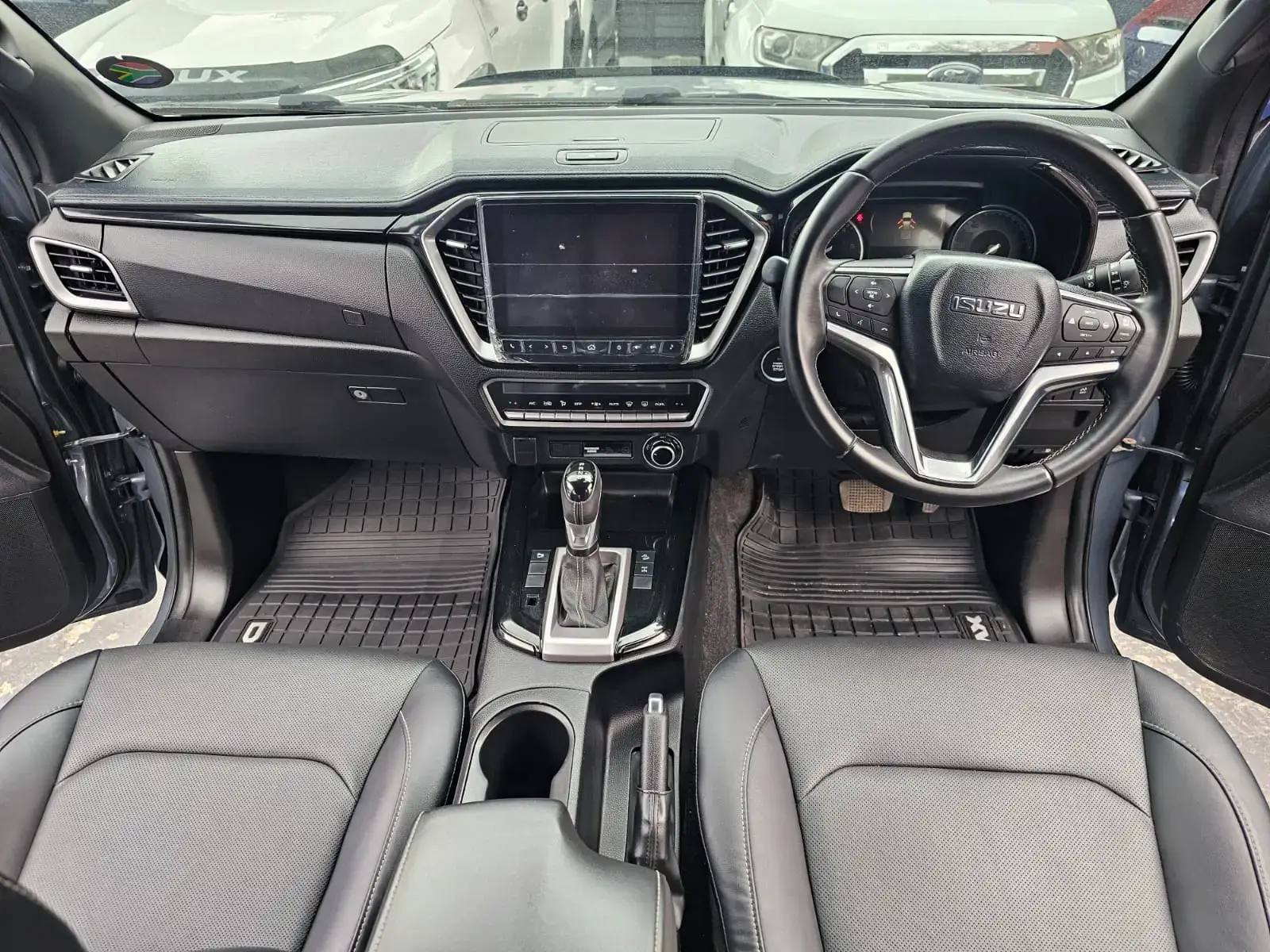 2025 Isuzu D-Max 3.0TD Double Cab V-Cross 4x4 - Image 13