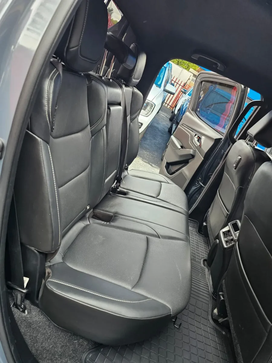 2025 Isuzu D-Max 3.0TD Double Cab V-Cross 4x4 - Image 9