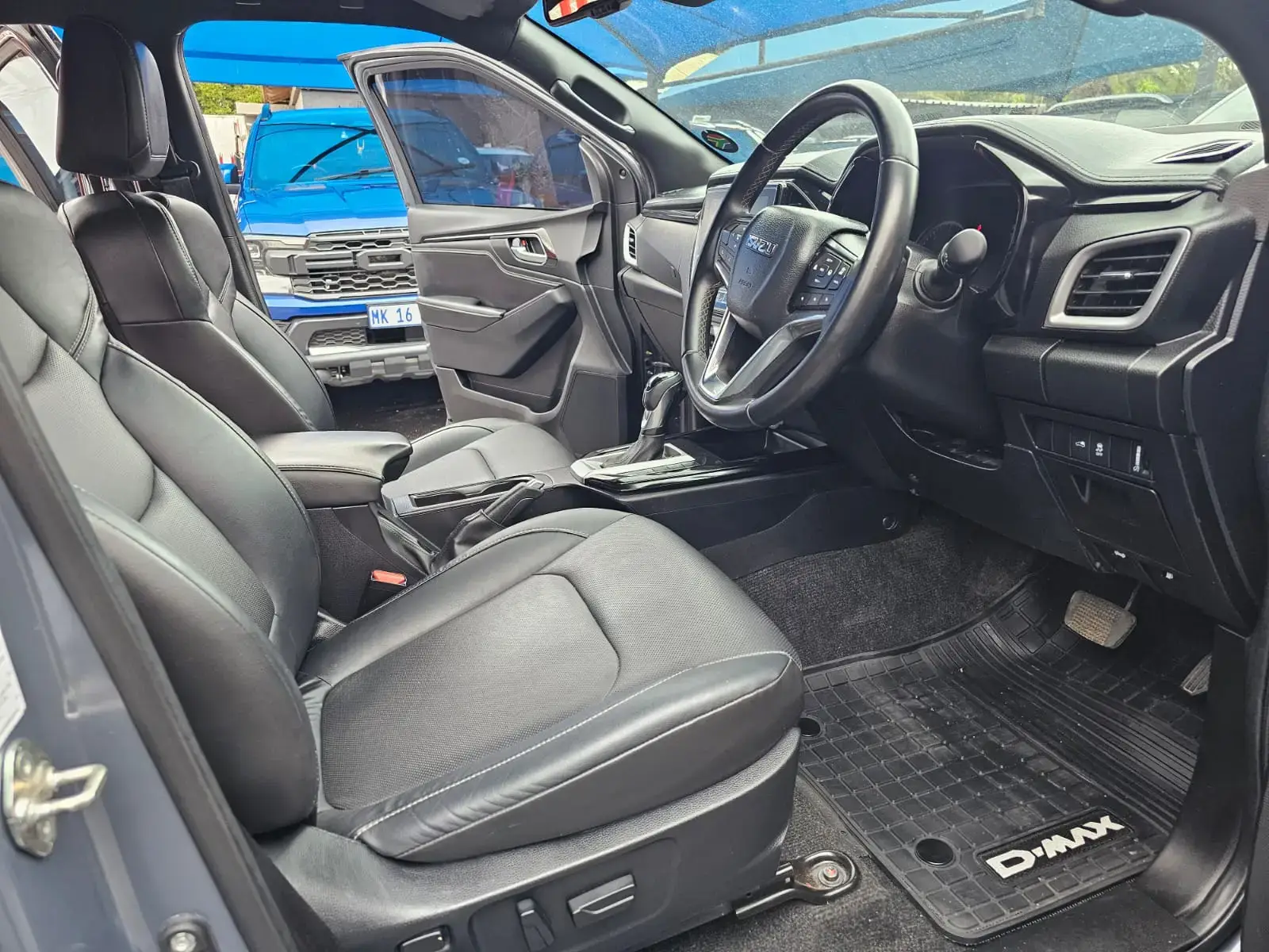 2025 Isuzu D-Max 3.0TD Double Cab V-Cross 4x4 - Image 13