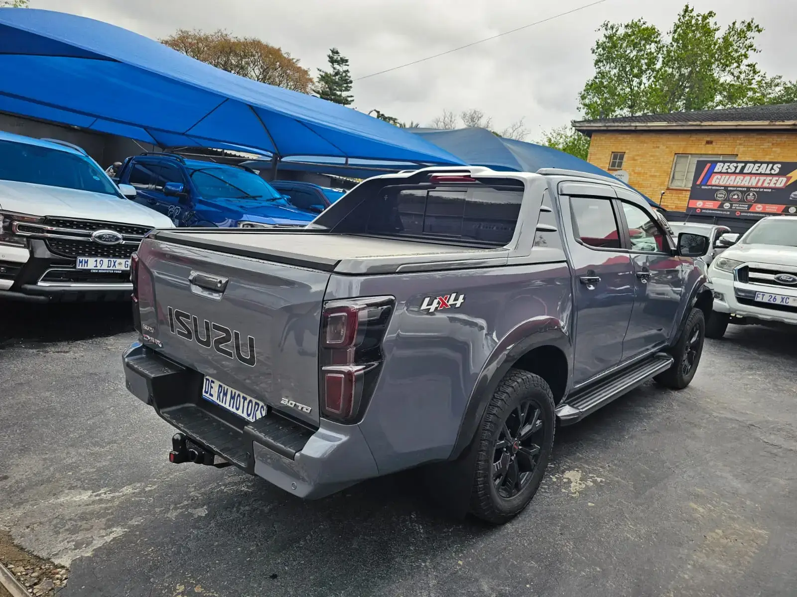 2025 Isuzu D-Max 3.0TD Double Cab V-Cross 4x4 - Image 5