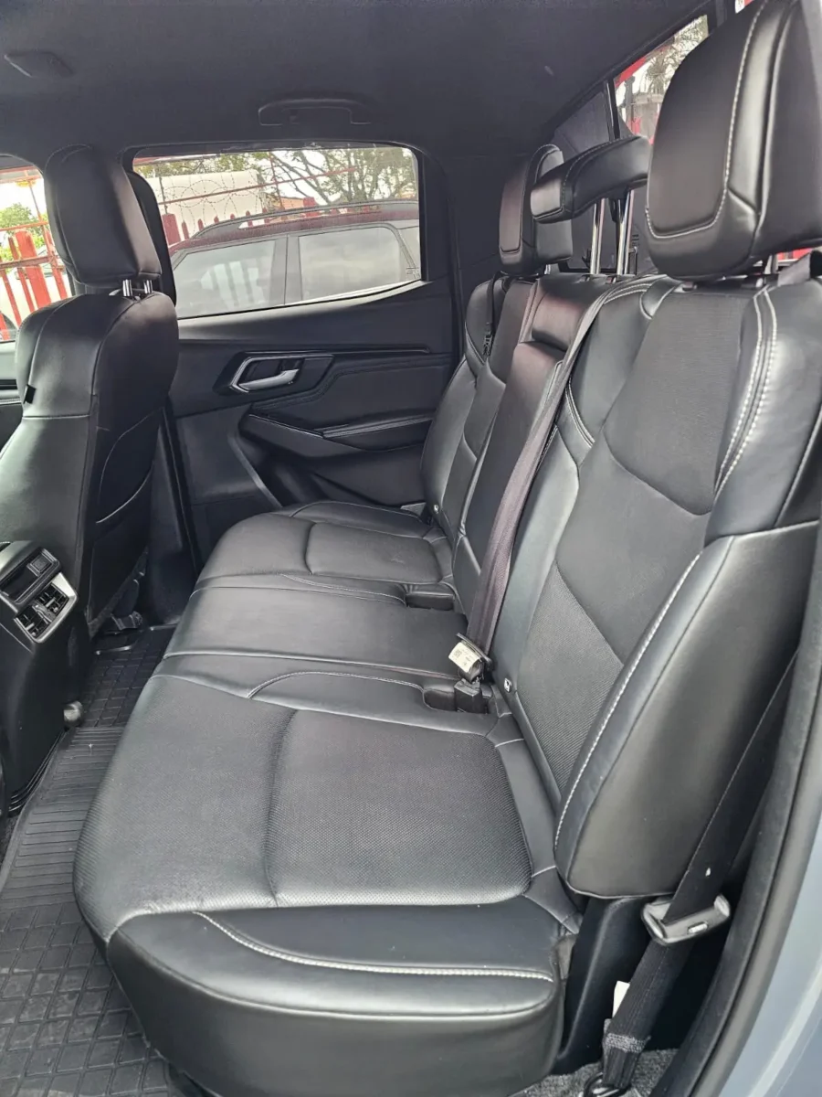 2025 Isuzu D-Max 3.0TD Double Cab V-Cross 4x4 - Image 10