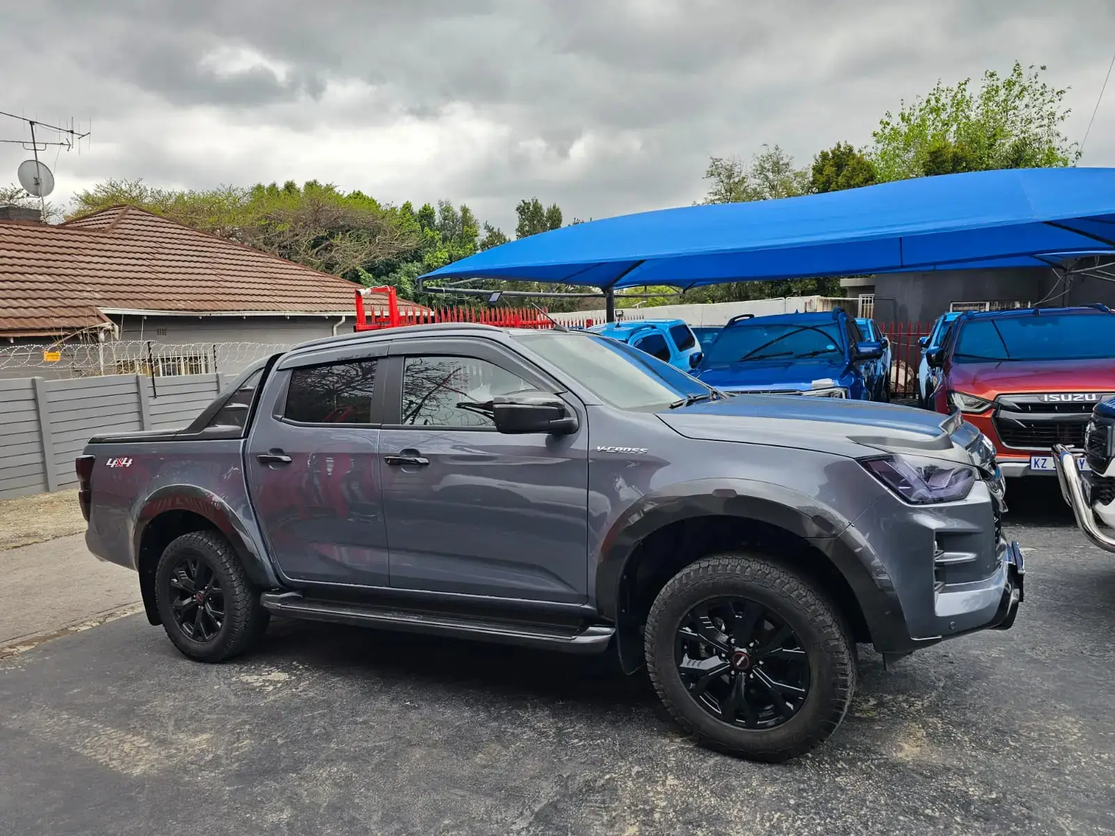2025 Isuzu D-Max 3.0TD Double Cab V-Cross 4x4 - Image 1
