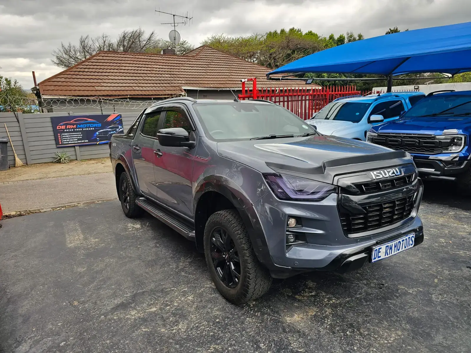 2025 Isuzu D-Max 3.0TD Double Cab V-Cross 4x4 - Image 1