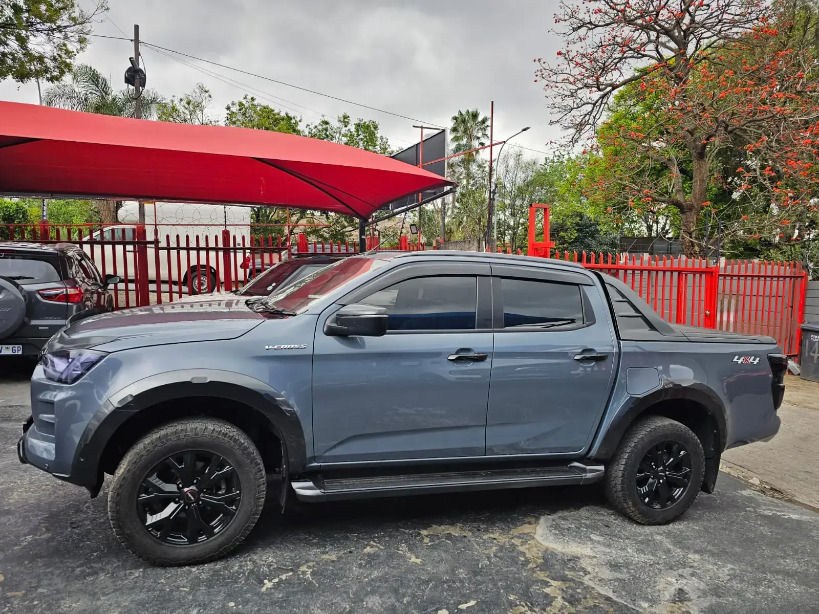 2025 Isuzu D-Max 3.0TD Double Cab V-Cross 4x4 - Image 5