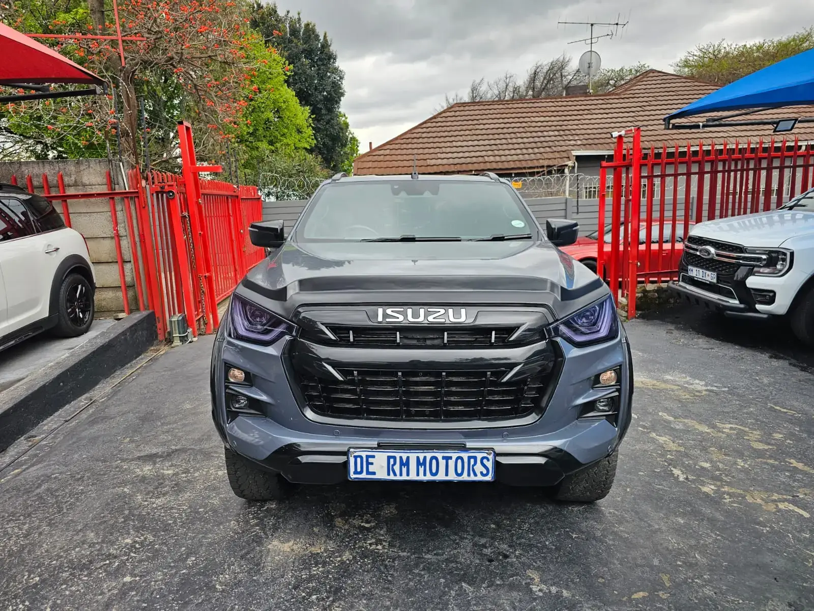 2025 Isuzu D-Max 3.0TD Double Cab V-Cross 4x4 - Image 1
