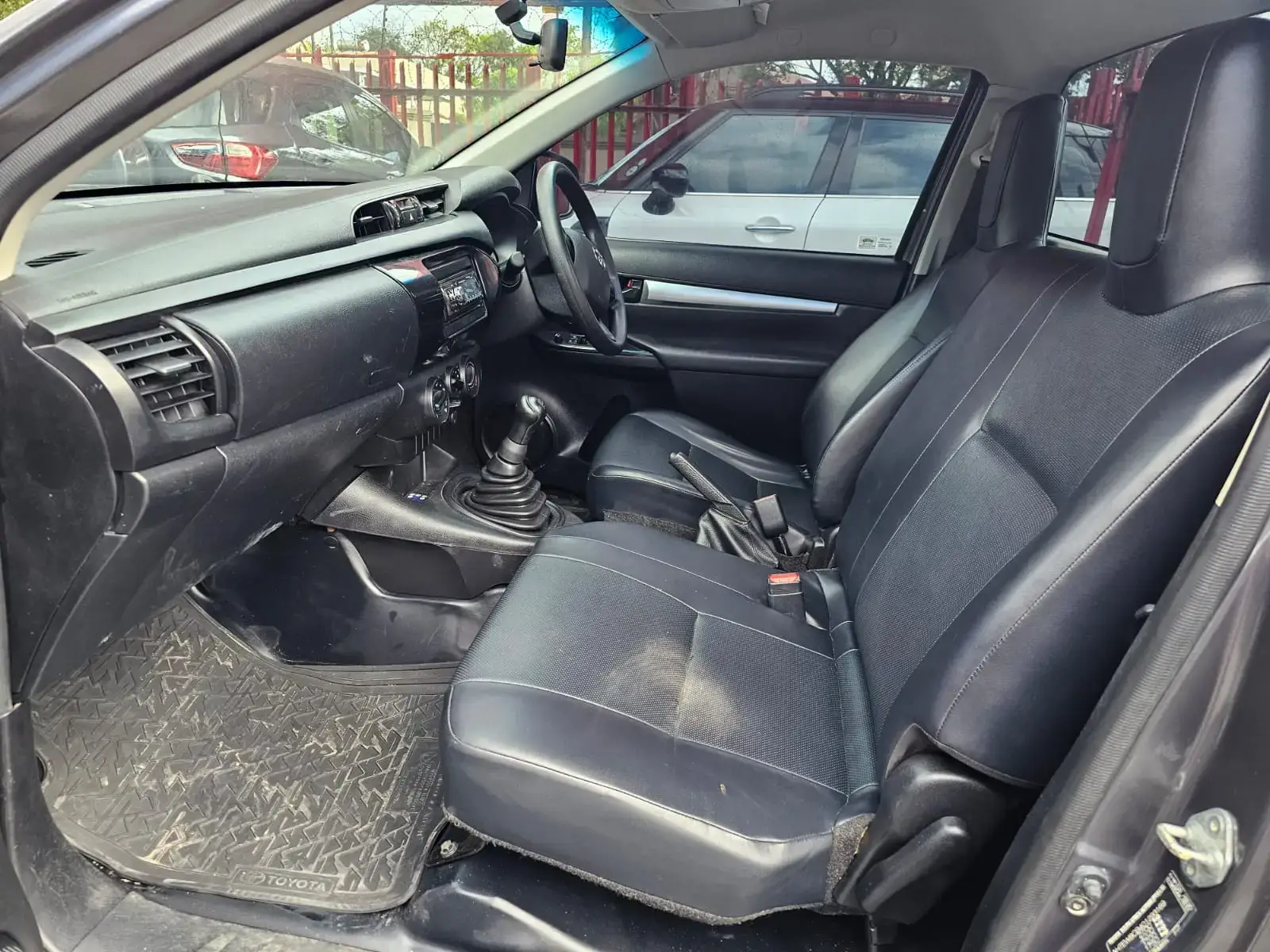 2019 Toyota Hilux 2.0 (Aircon) - Image 8