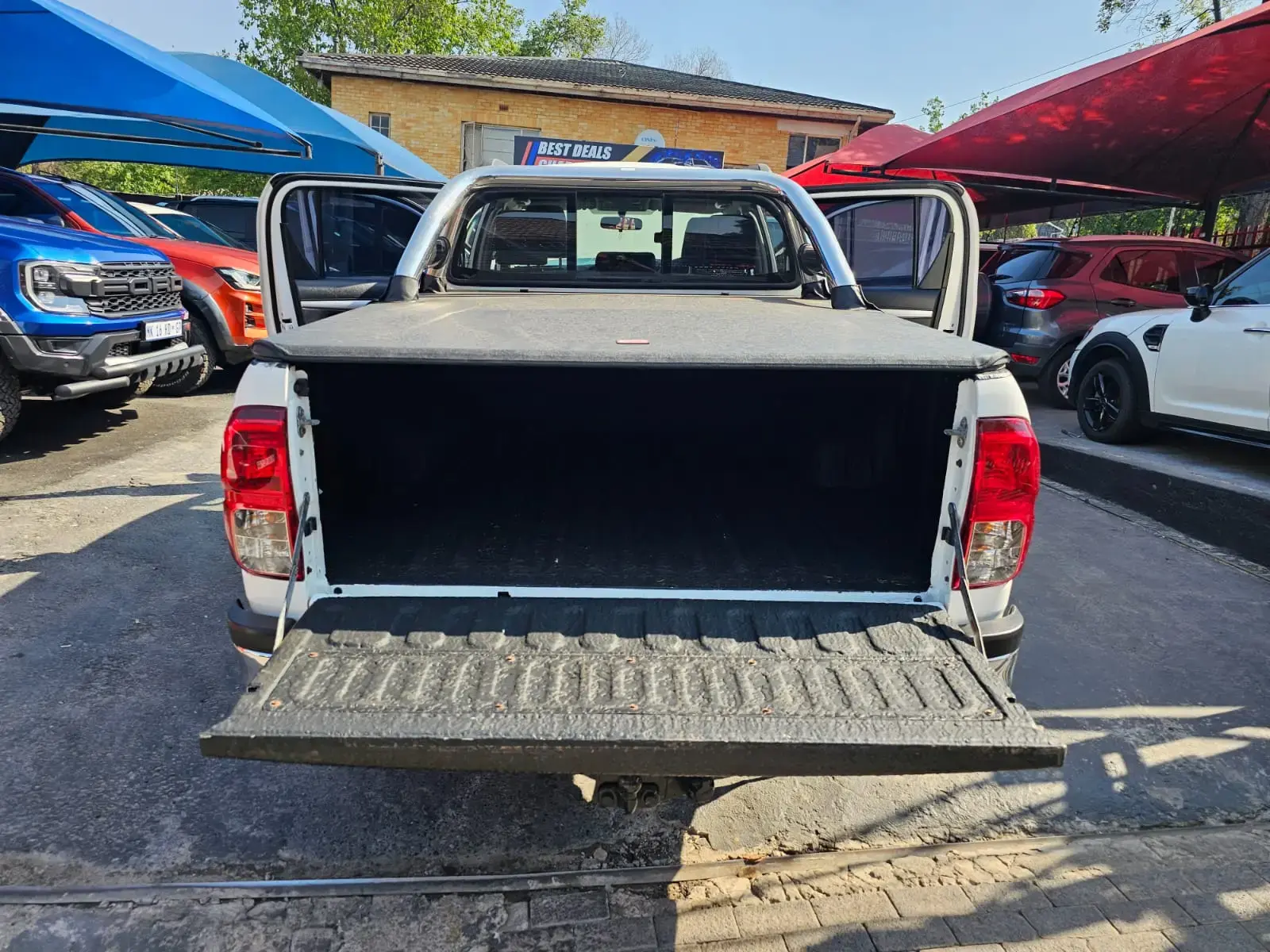 2016 Toyota Hilux 2.8GD-6 Double Cab Raider auto - Image 18
