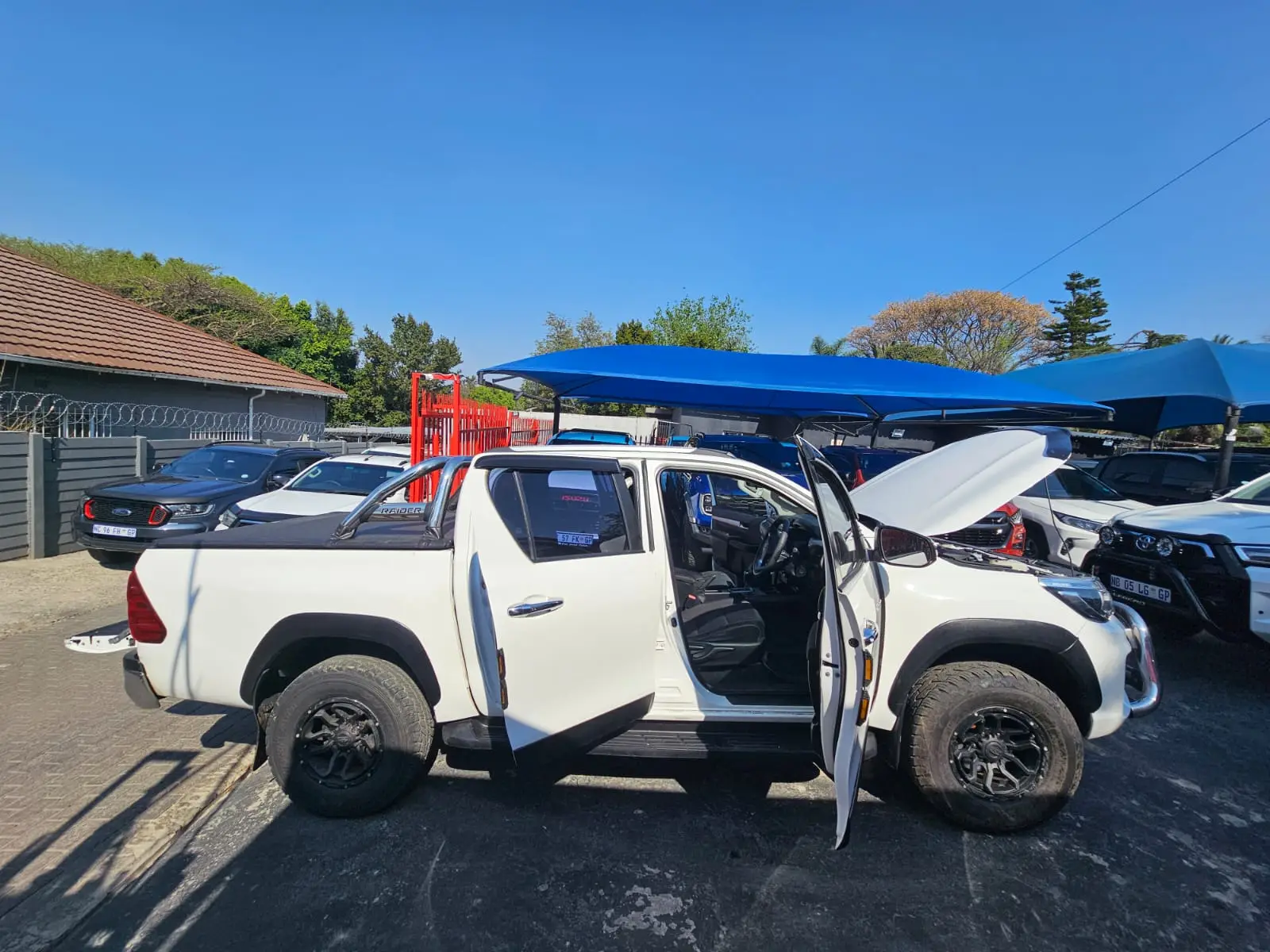 2016 Toyota Hilux 2.8GD-6 Double Cab Raider auto - Image 15