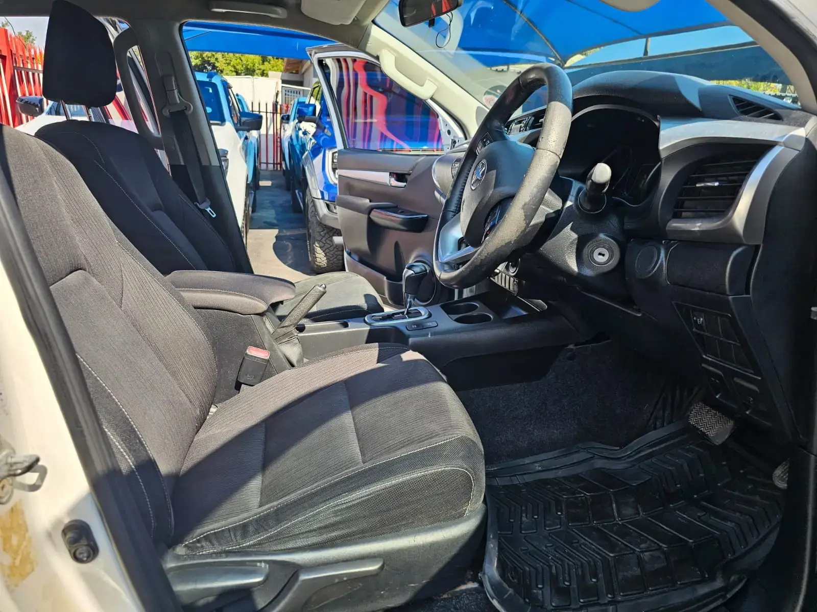 2016 Toyota Hilux 2.8GD-6 Double Cab Raider auto - Image 13