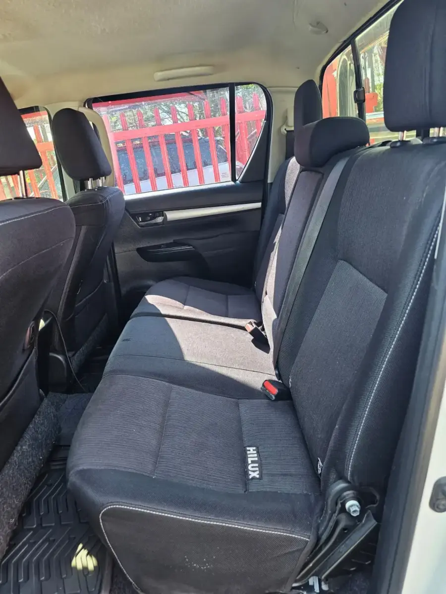 2016 Toyota Hilux 2.8GD-6 Double Cab Raider auto - Image 8