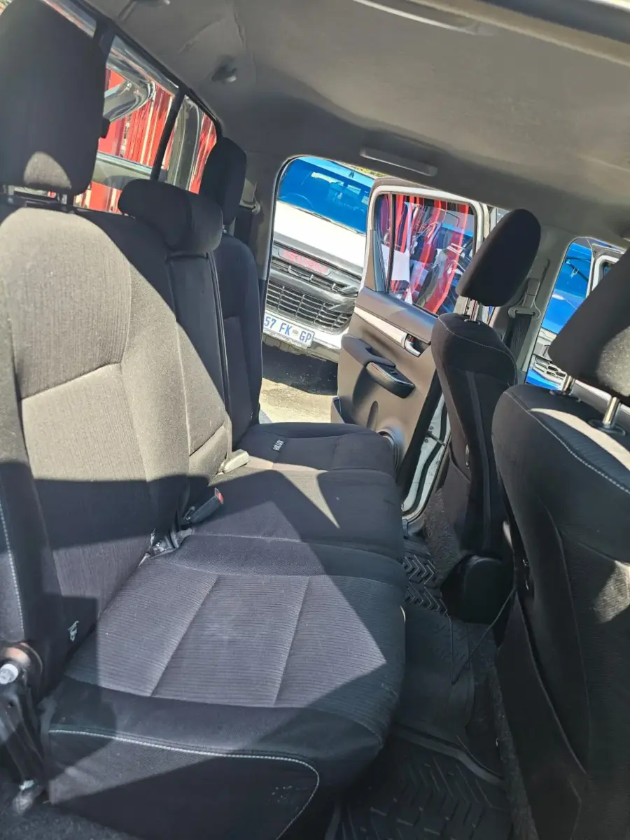 2016 Toyota Hilux 2.8GD-6 Double Cab Raider auto - Image 10