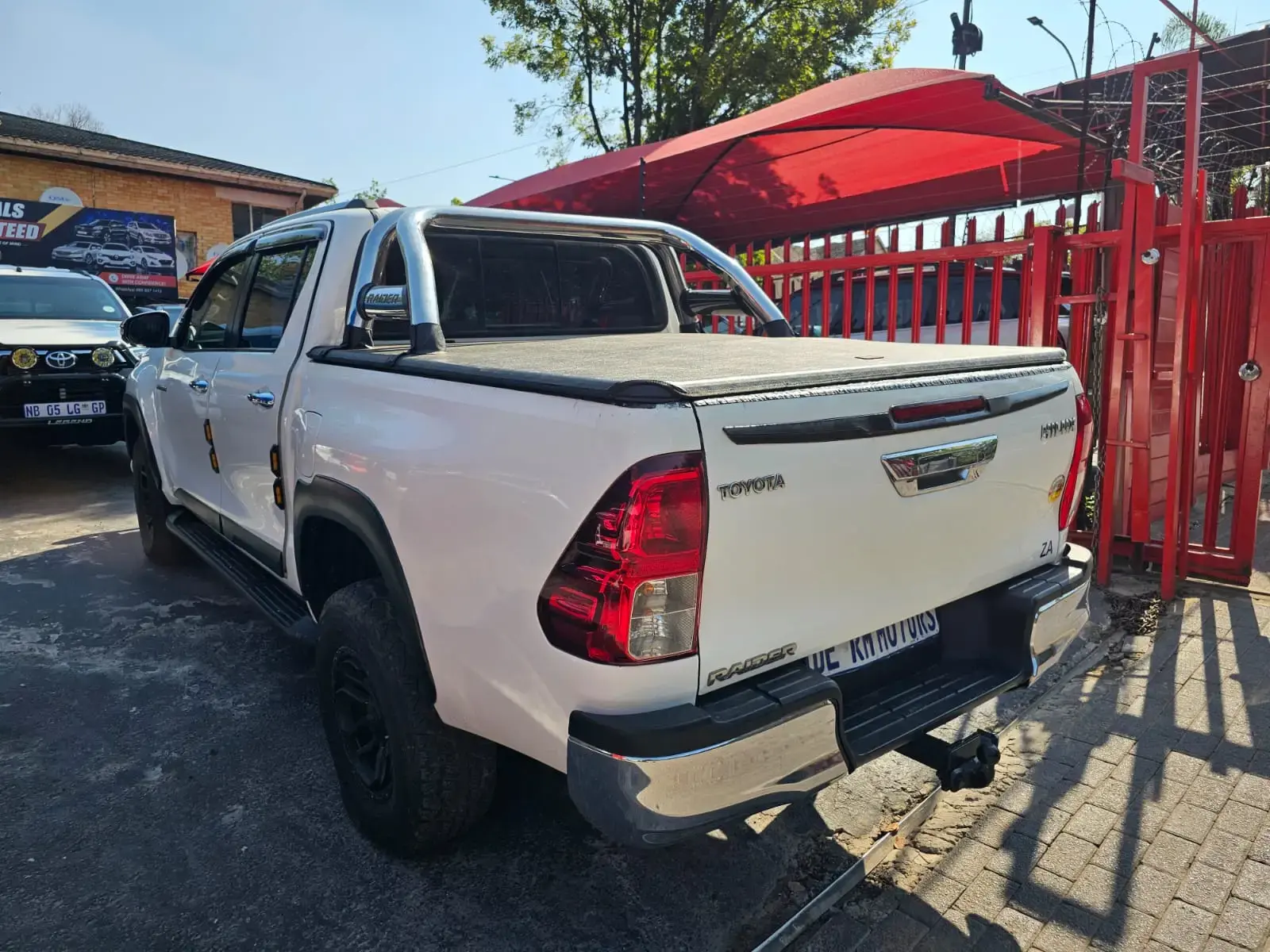 2016 Toyota Hilux 2.8GD-6 Double Cab Raider auto - Image 7