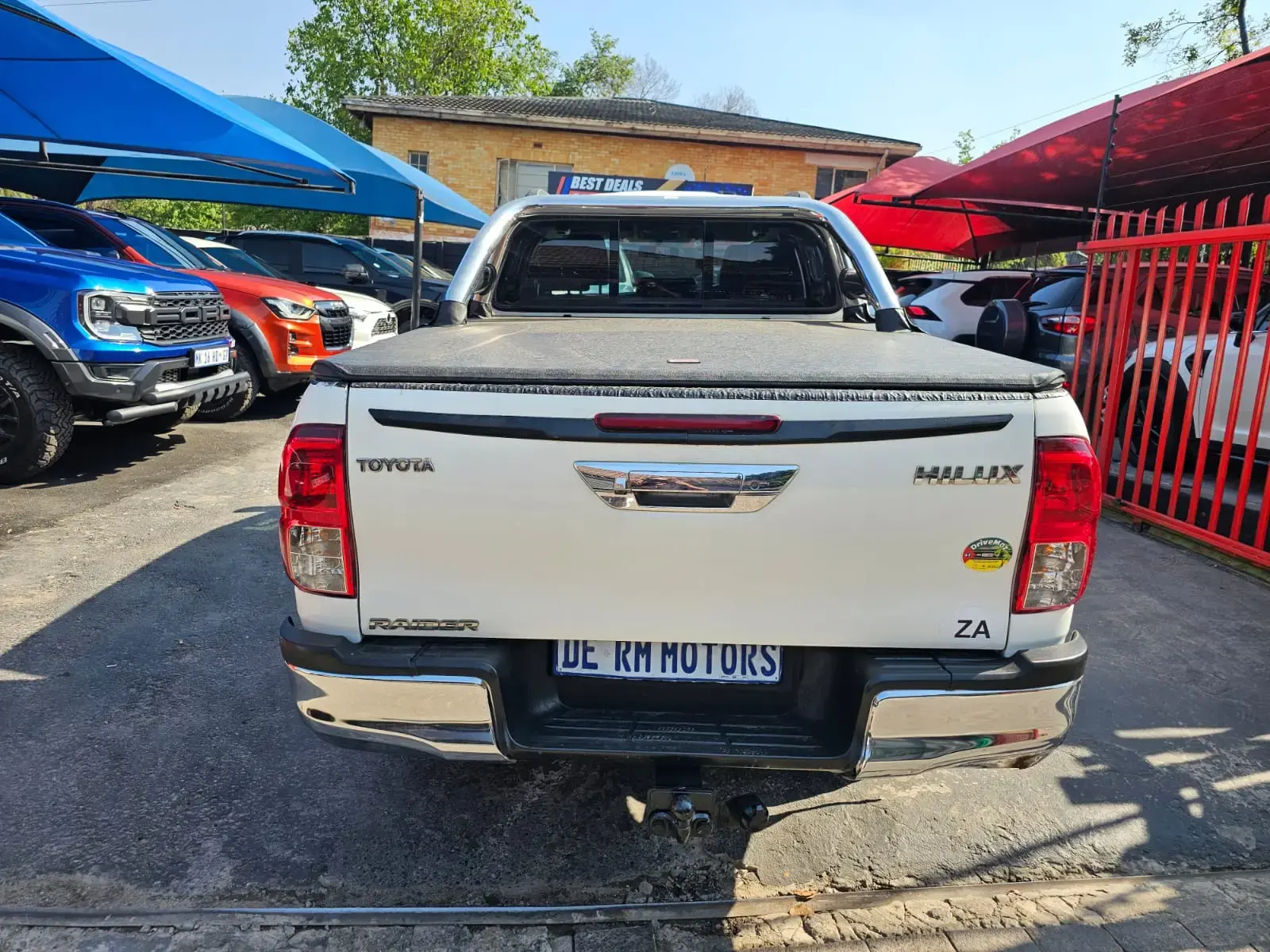 2016 Toyota Hilux 2.8GD-6 Double Cab Raider auto - Image 6