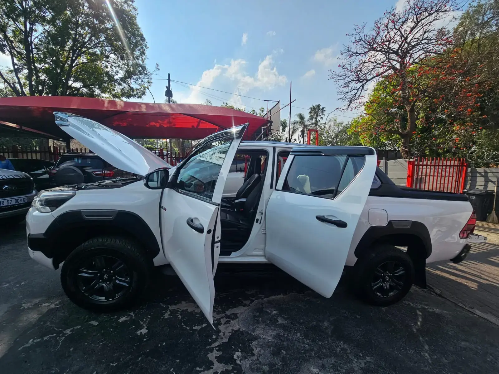 2025 Toyota Hilux 2.4GD-6 Double Cab Raider - Image 17