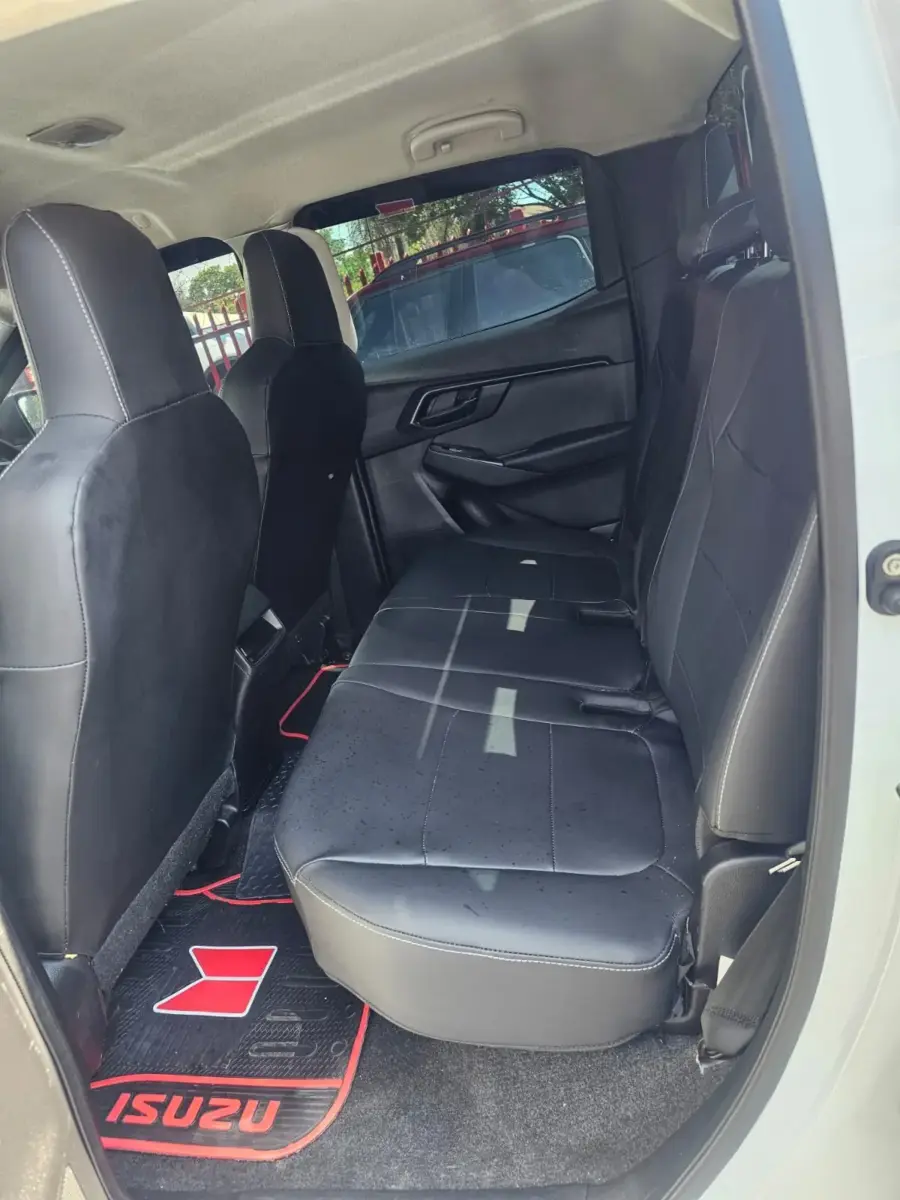 2024 Isuzu D-Max 1.9TD Double Cab L 4x4 Manual - Image 11