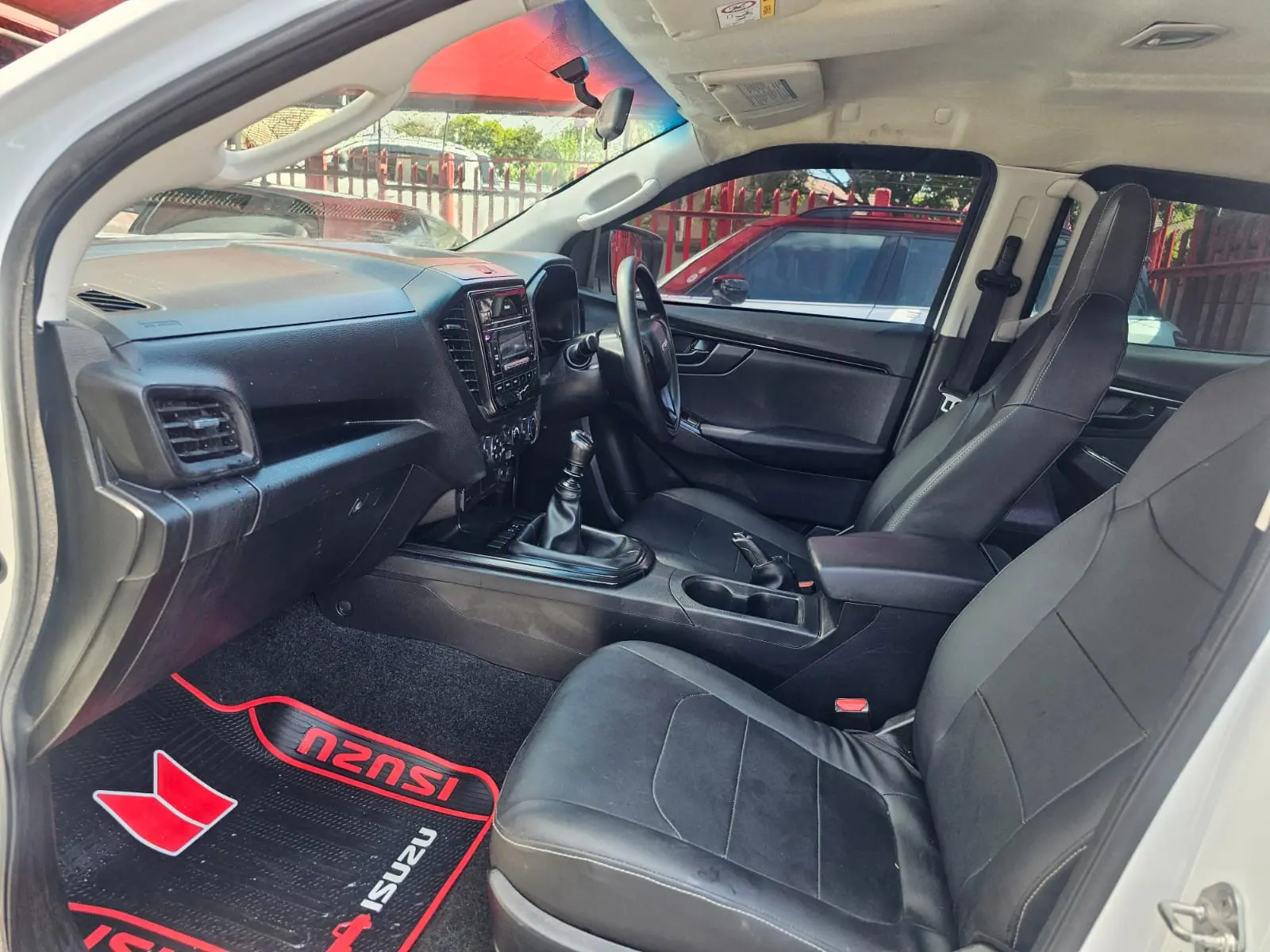 2024 Isuzu D-Max 1.9TD Double Cab L 4x4 Manual - Image 13
