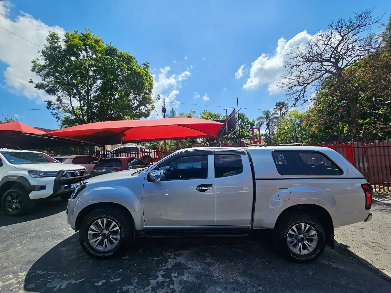 2015 Isuzu KB 300D-Teq Extended Cab LX Auto - Image 5