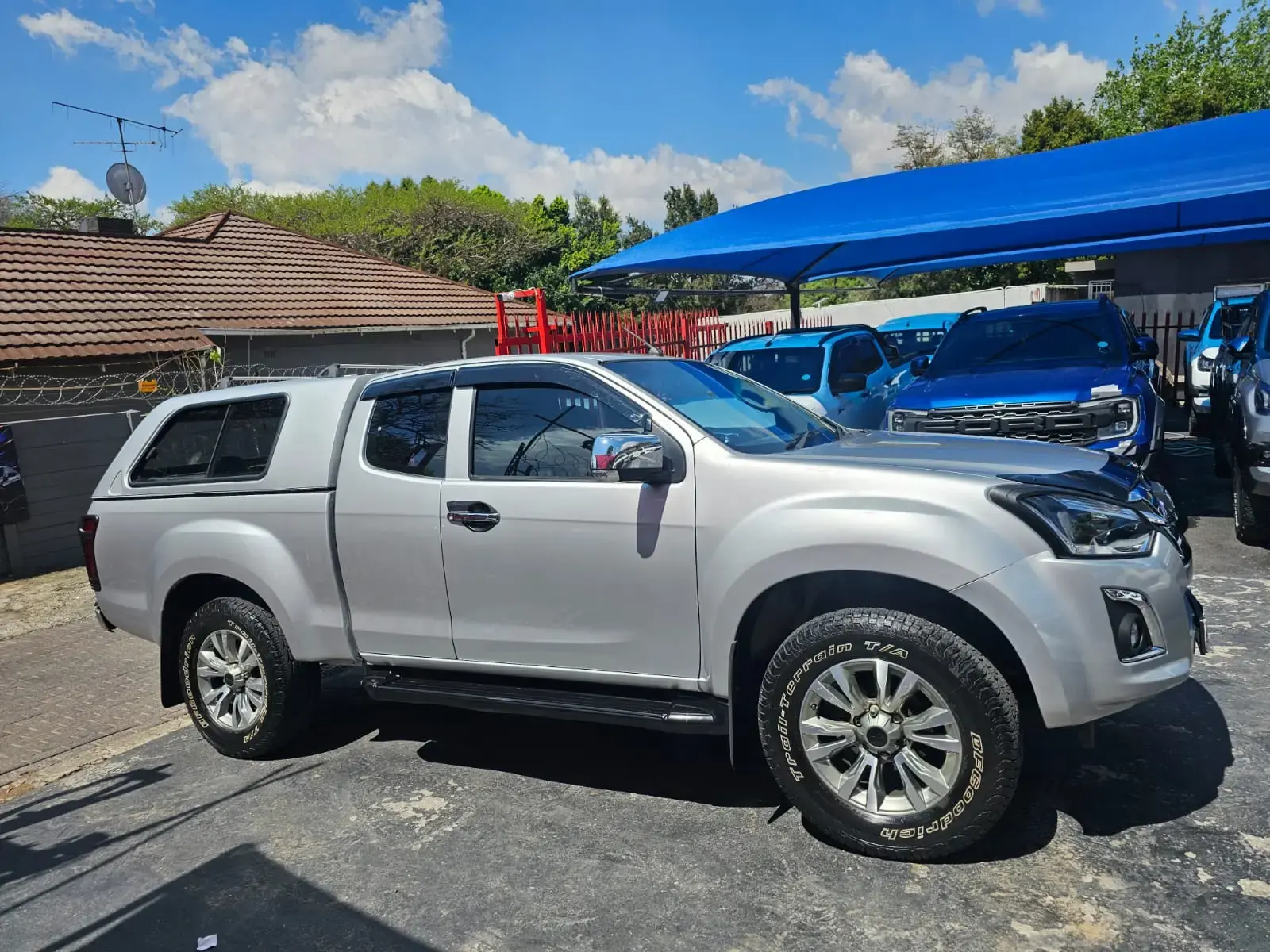 2015 Isuzu KB 300D-Teq Extended Cab LX Auto - Image 5