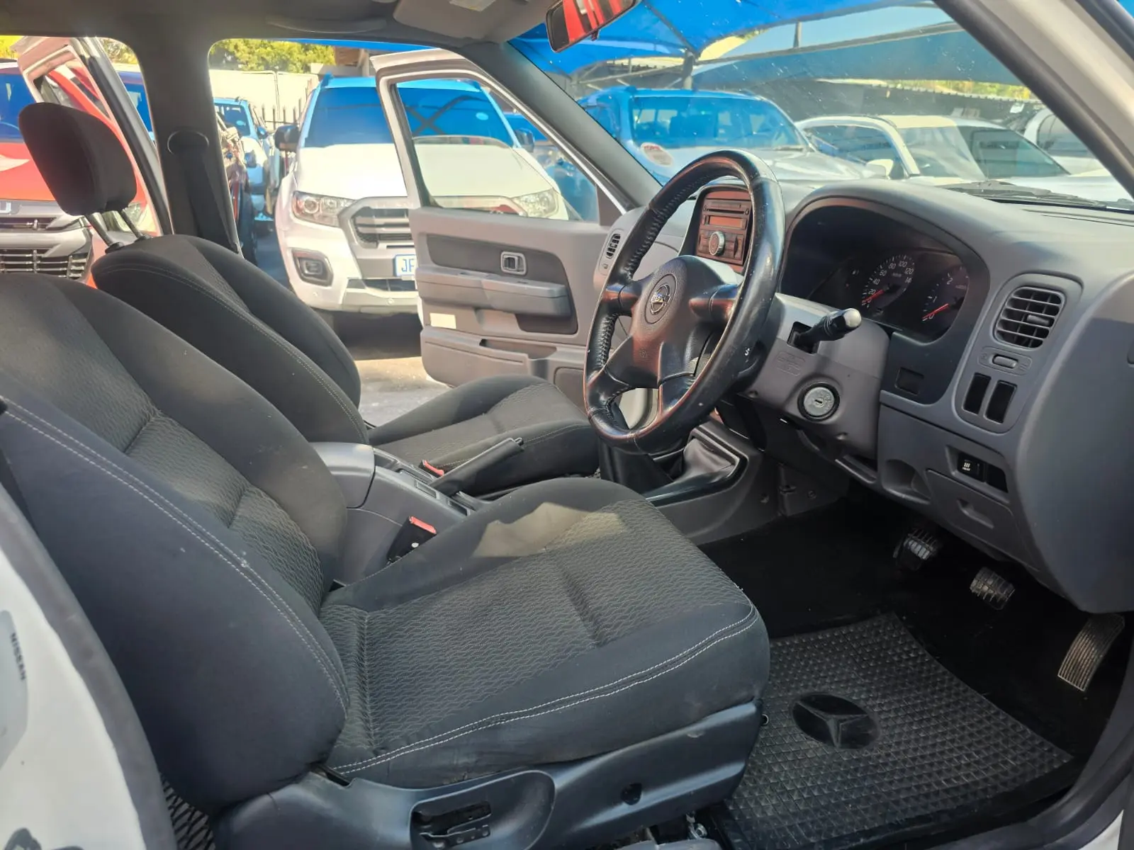2018 Nissan NP300 Hardbody 2.5TDi Double Cab Hi-Rider - Image 15