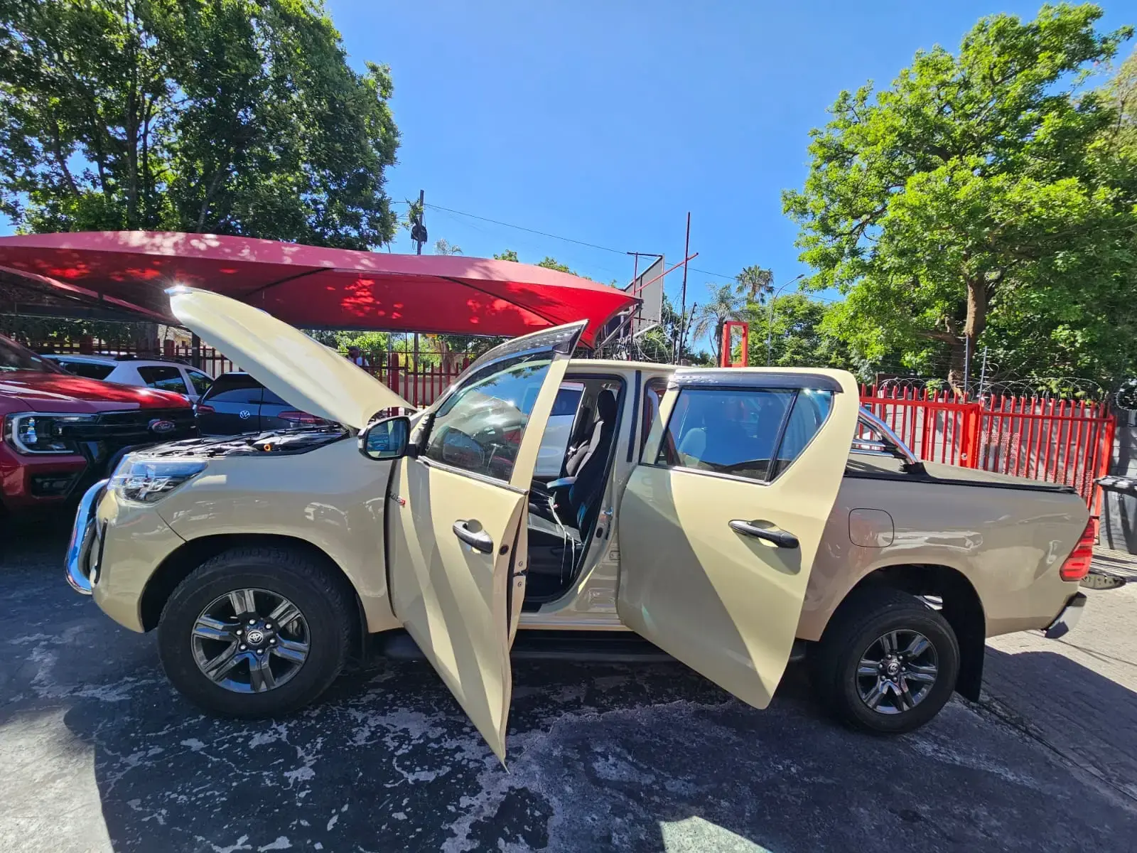 2022 Toyota Hilux 2.4GD-6 Double Cab Raider Auto - Image 14