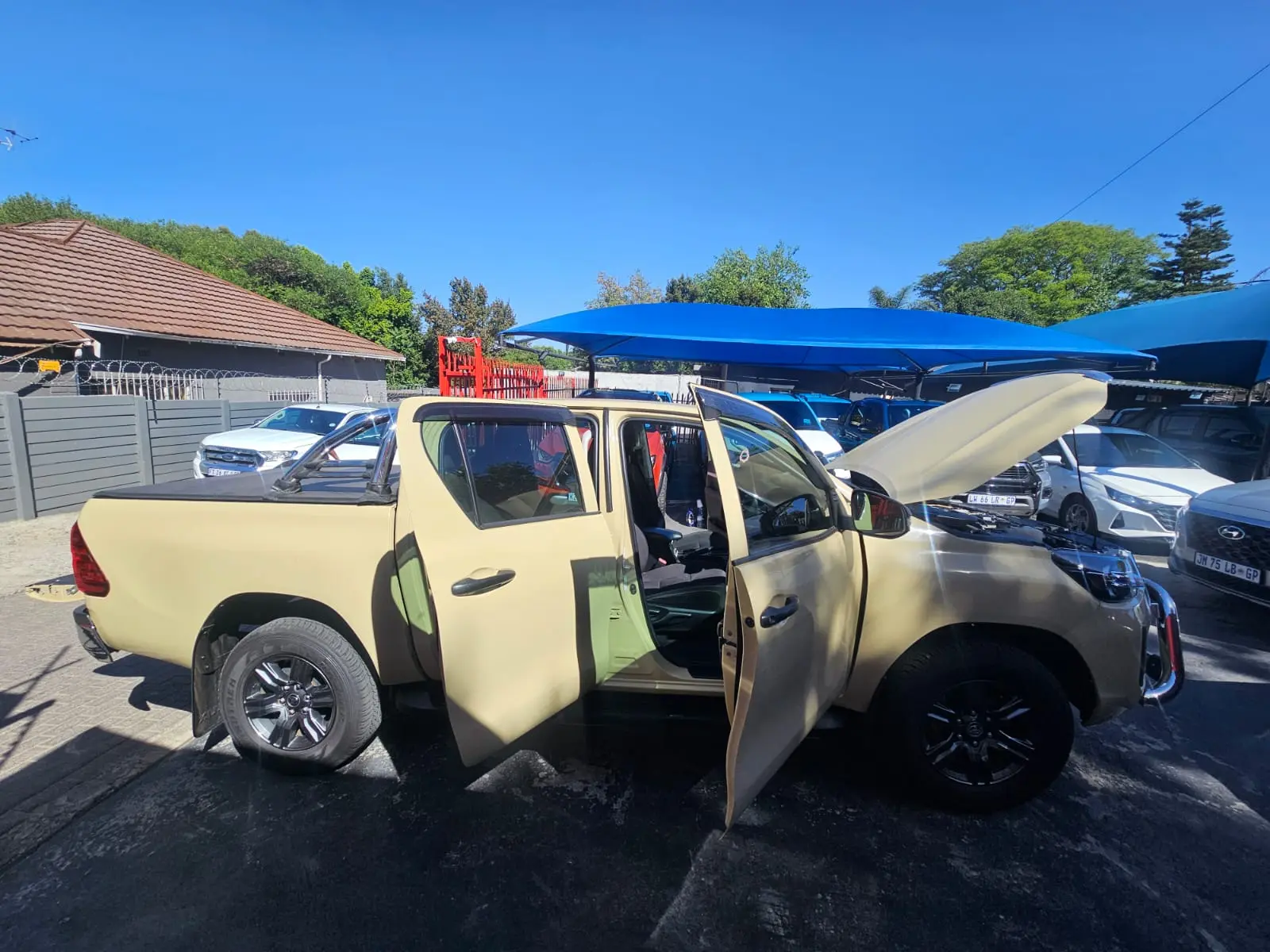 2022 Toyota Hilux 2.4GD-6 Double Cab Raider Auto - Image 12