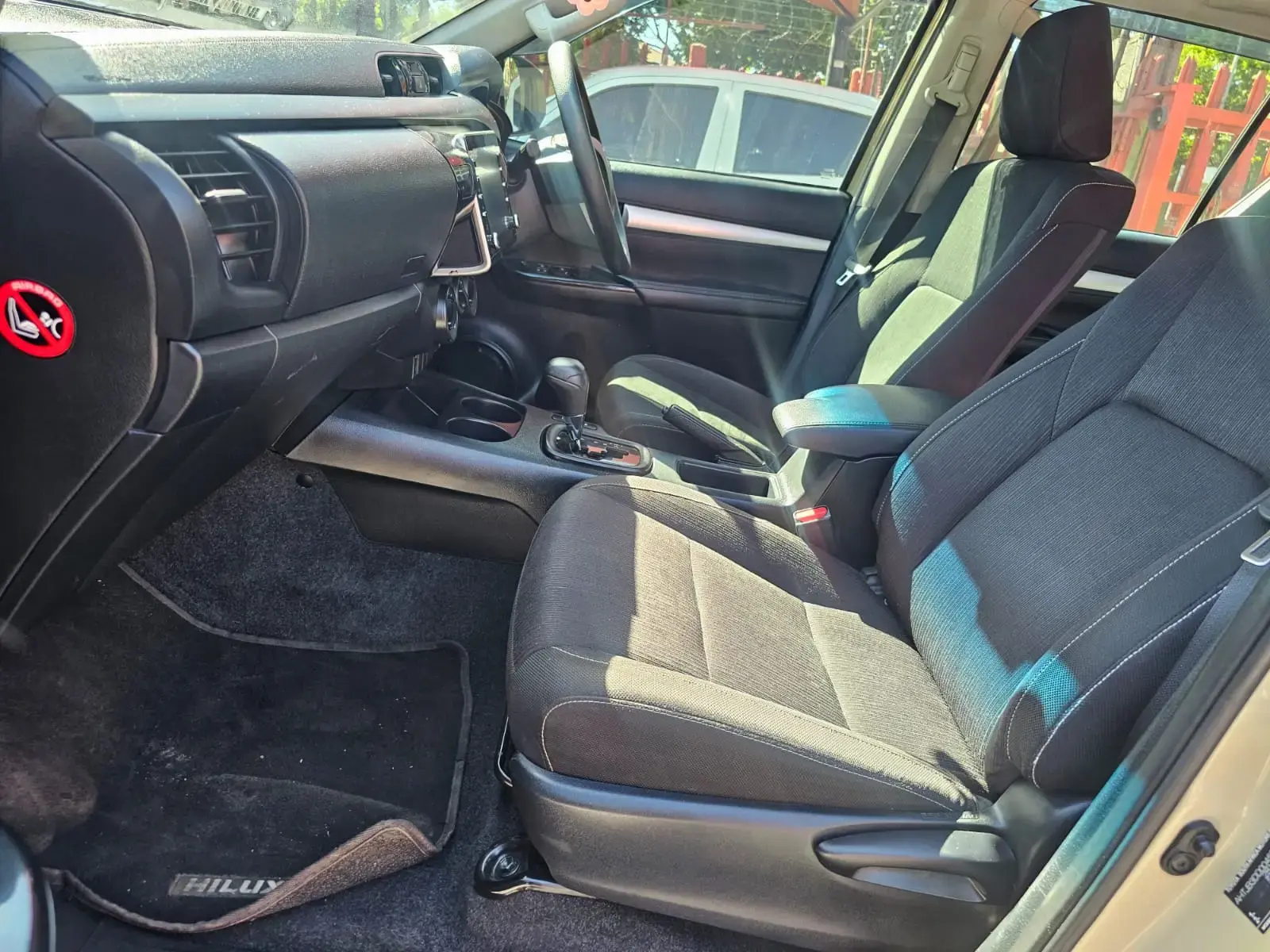 2022 Toyota Hilux 2.4GD-6 Double Cab Raider Auto - Image 8
