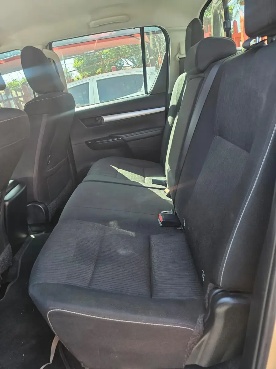 2022 Toyota Hilux 2.4GD-6 Double Cab Raider Auto - Image 6