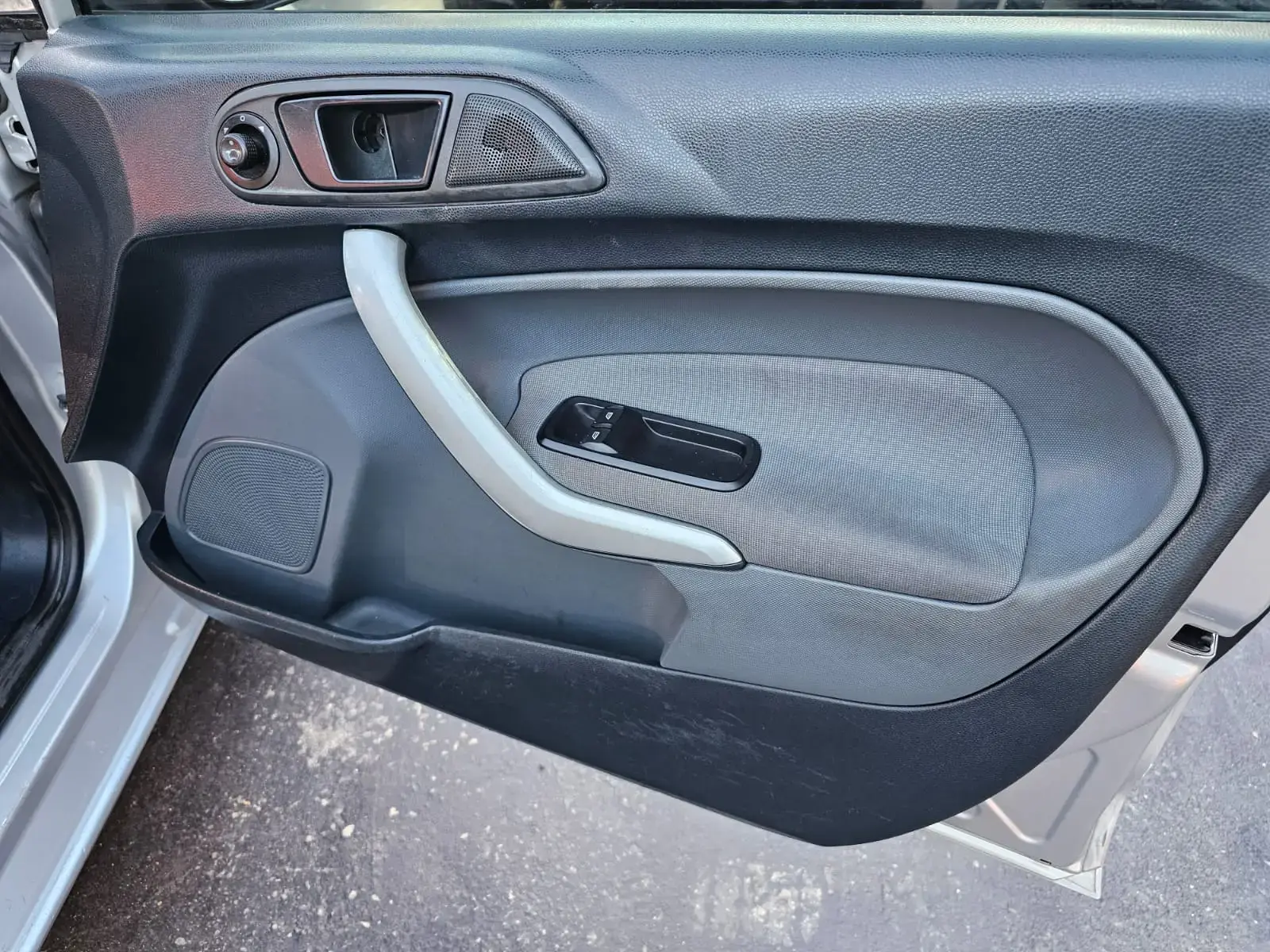 2011 Ford Fiesta 5-Door 1.6 Ambiente Auto - Image 14