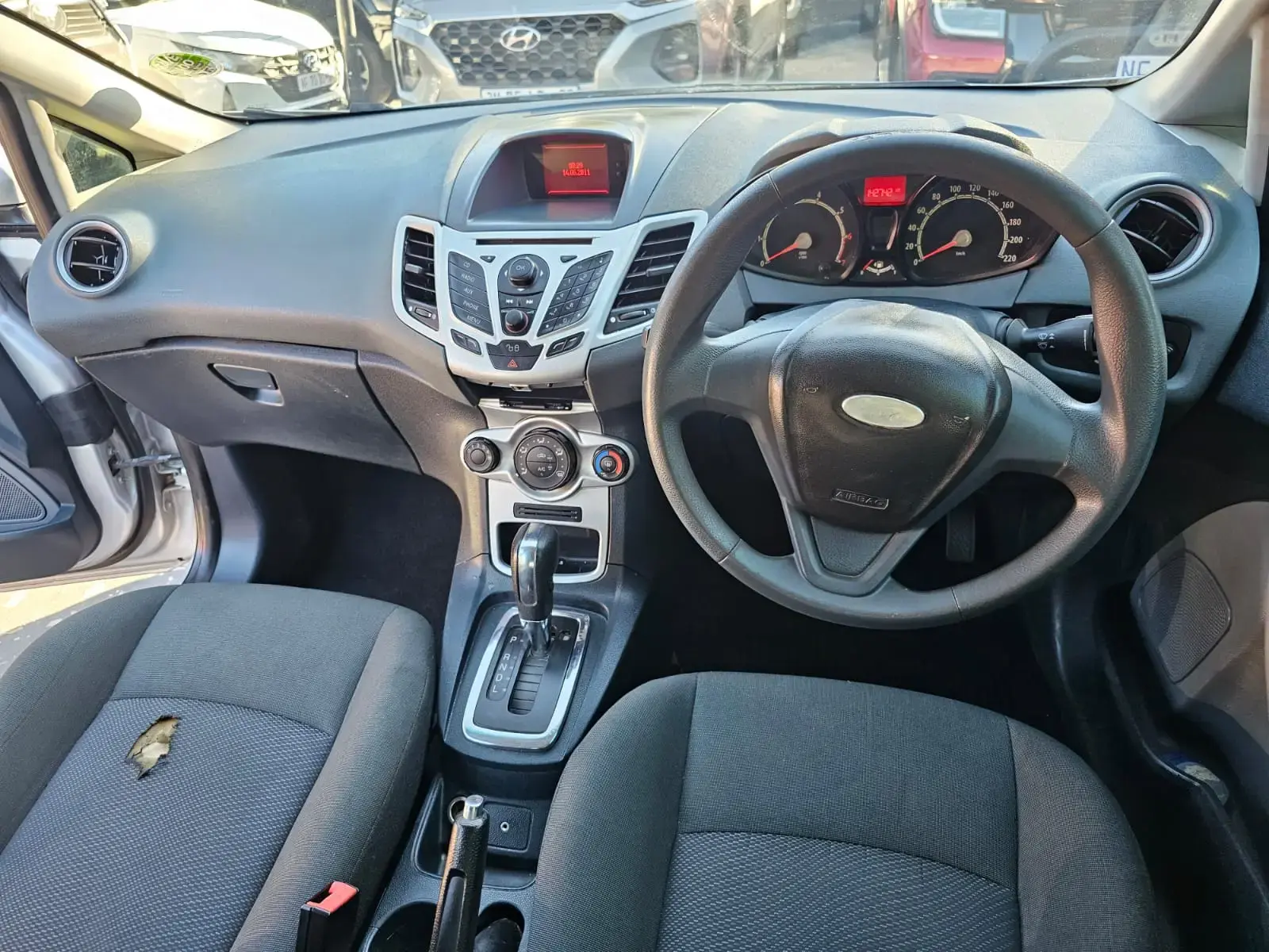 2011 Ford Fiesta 5-Door 1.6 Ambiente Auto - Image 10