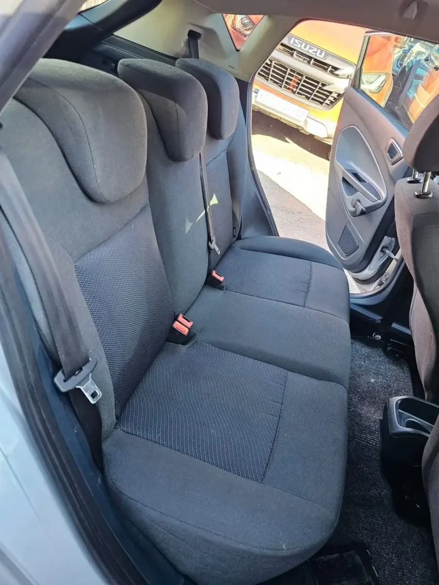 2011 Ford Fiesta 5-Door 1.6 Ambiente Auto - Image 10