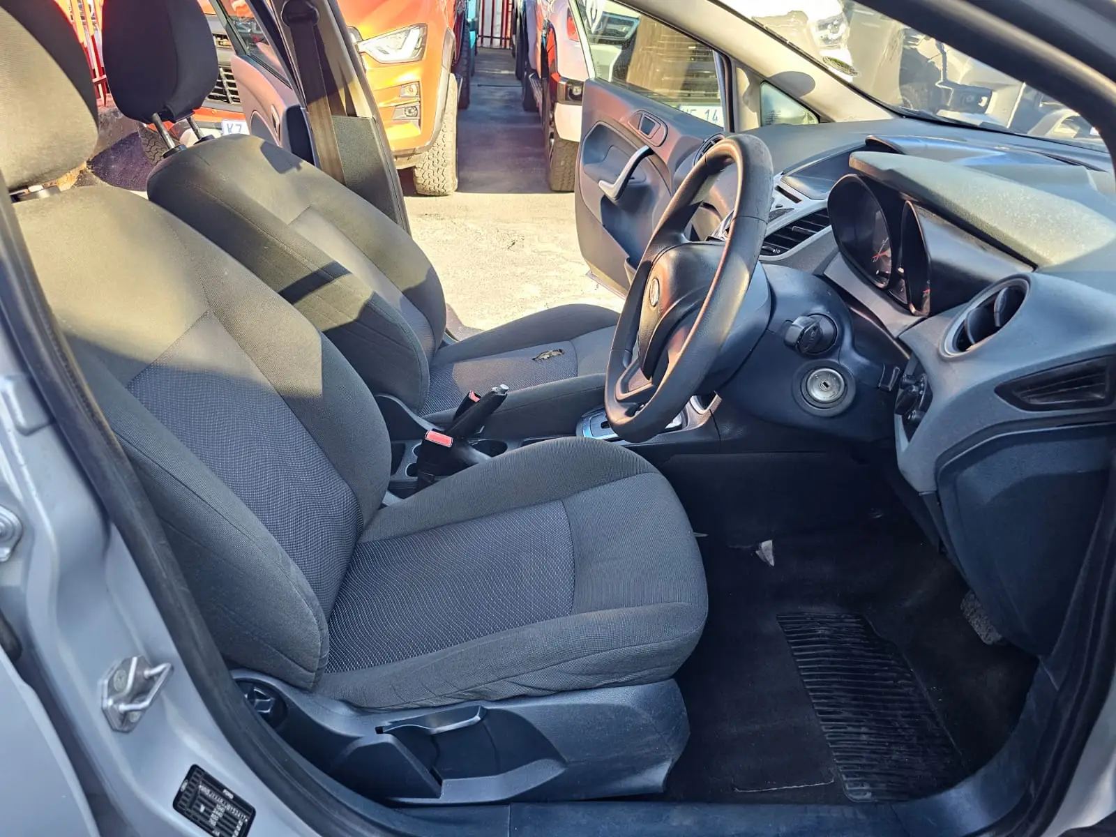 2011 Ford Fiesta 5-Door 1.6 Ambiente Auto - Image 10